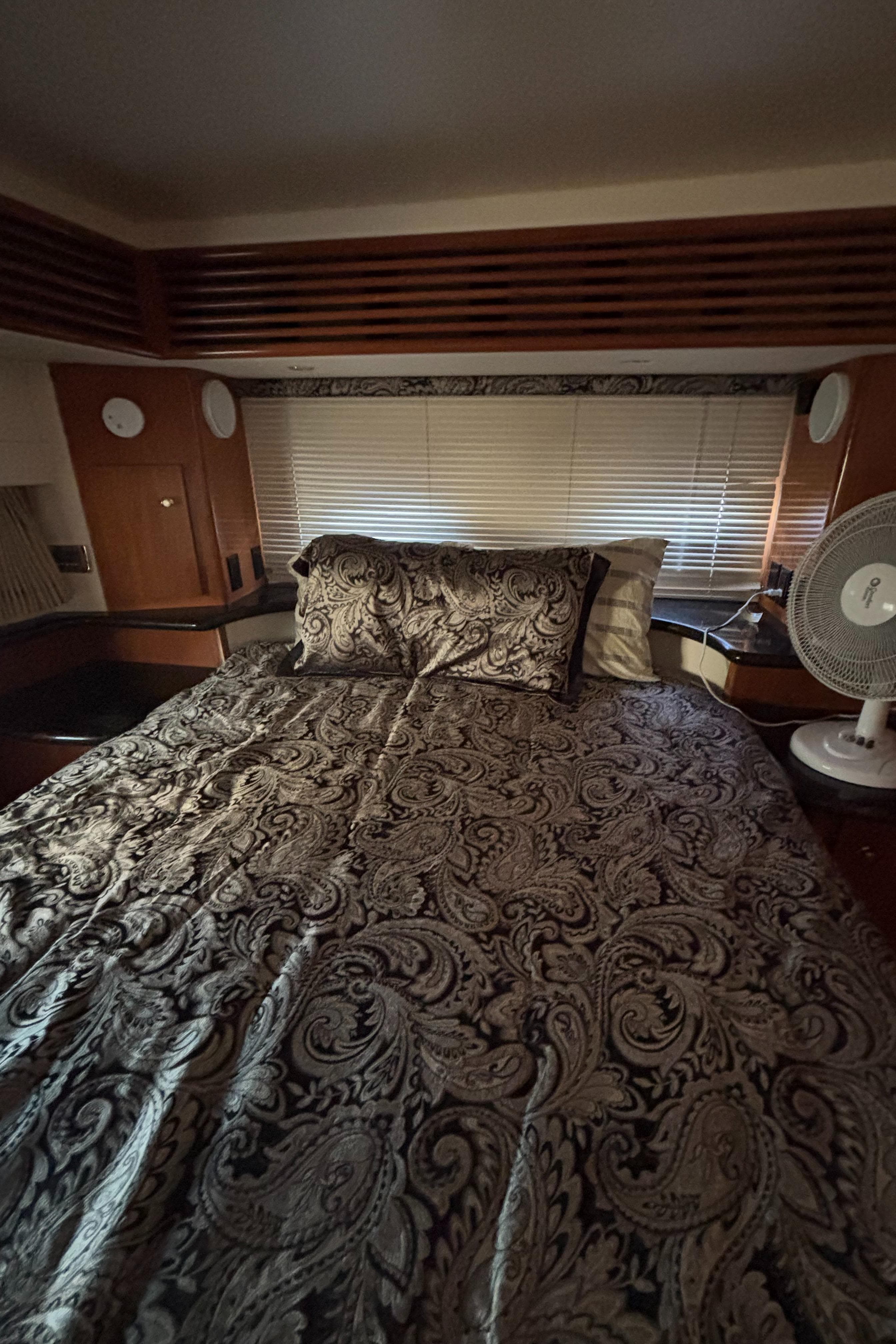 2001 Carver 396 Aft Cabin Motor Yacht - 64