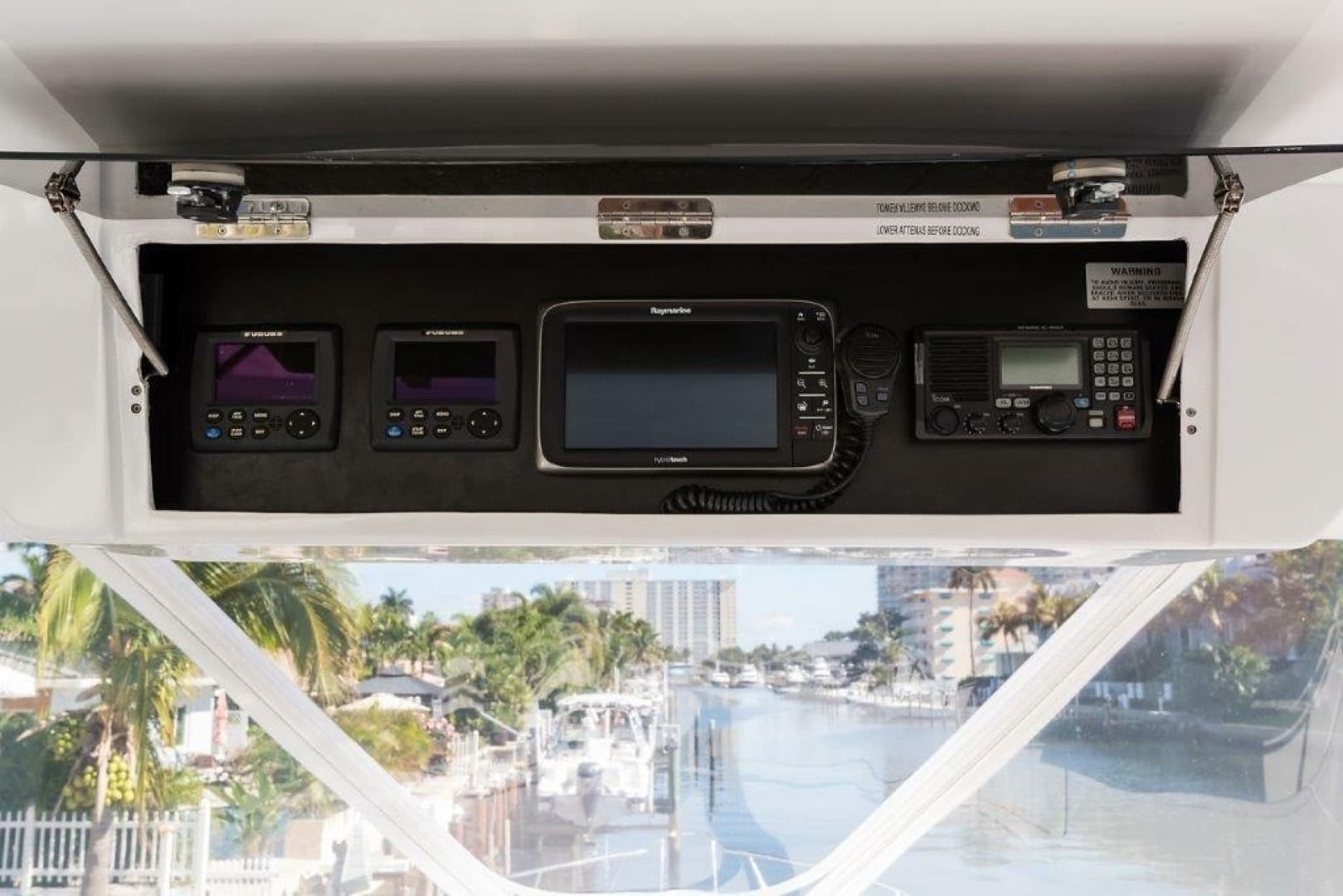 2000 Hatteras 60 Convertible - Image 10