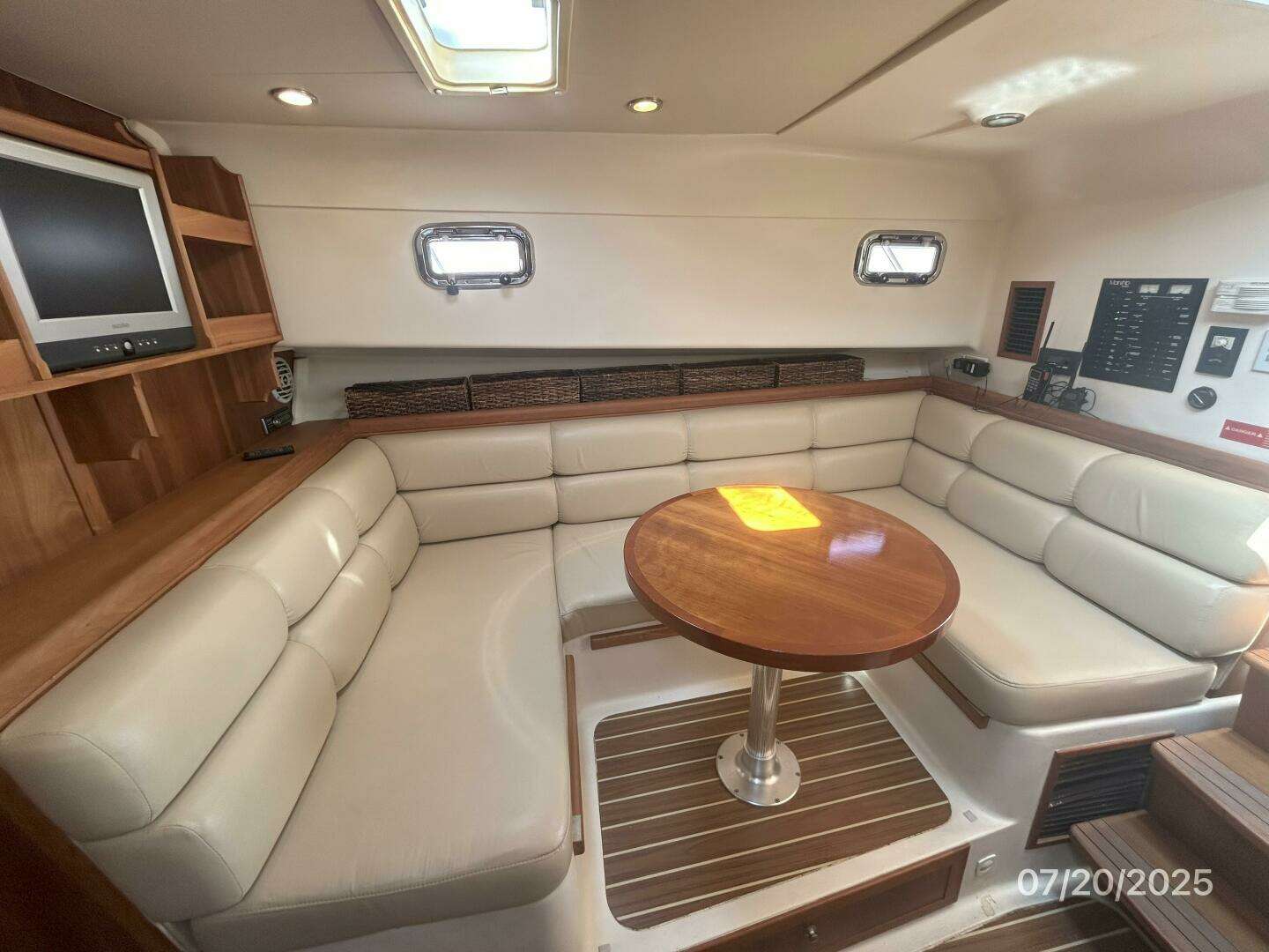 2006 Mainship Pilot - Image 33