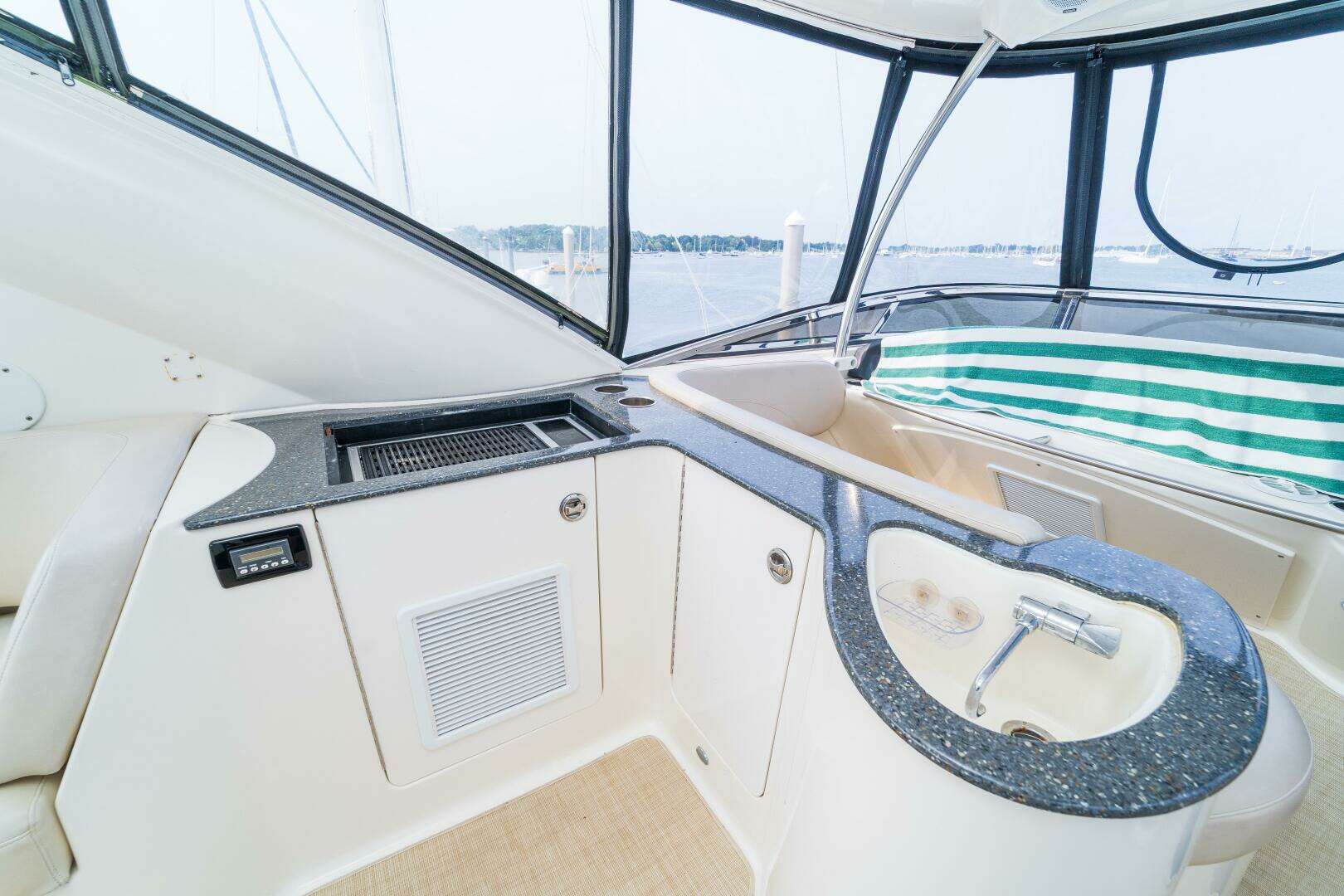 2009 Meridian 441 Sedan - Image 20