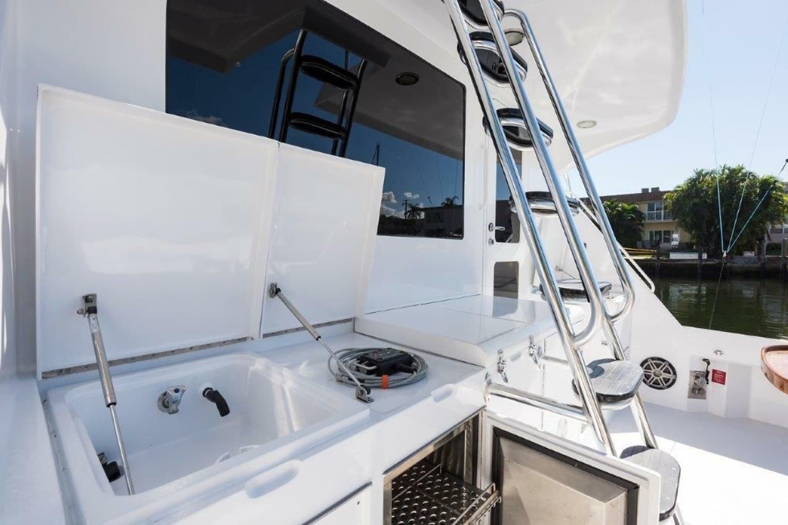 2000 Hatteras 60 Convertible - Image 19
