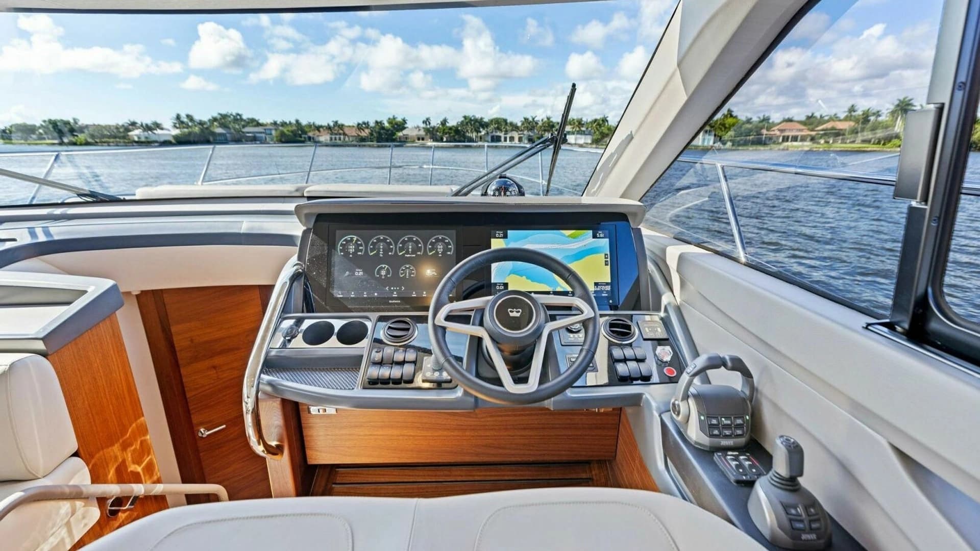 2025 Princess F50 Flybridge - Image 2
