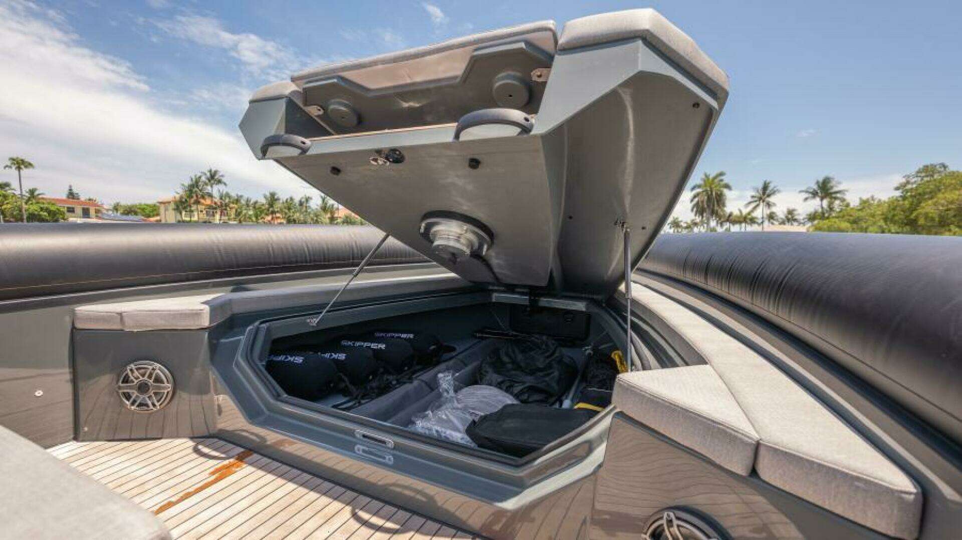 2025 Skipper 38 Sunbed - Image 33