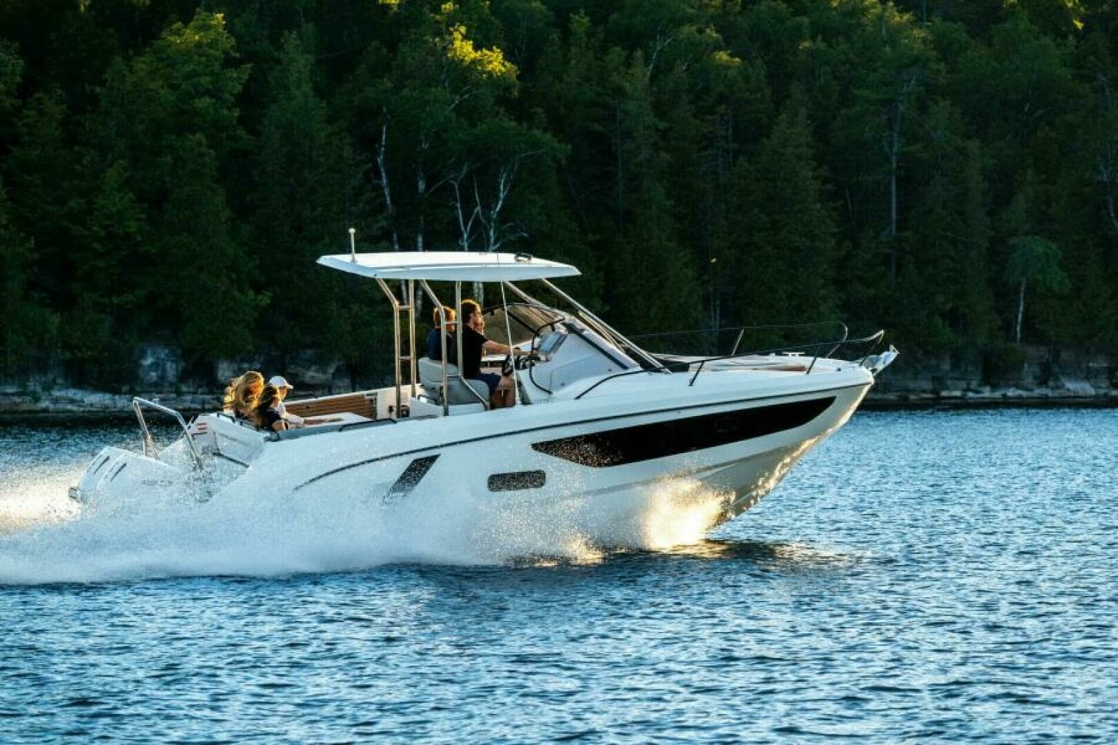 2025 Beneteau Flyer 9 Sundeck - Image 9