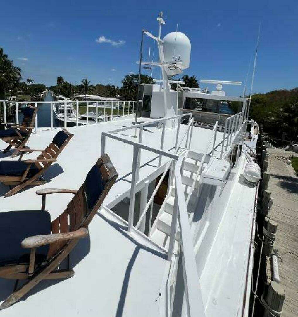 1983 Knight & Carver Custom Trideck - Image 15