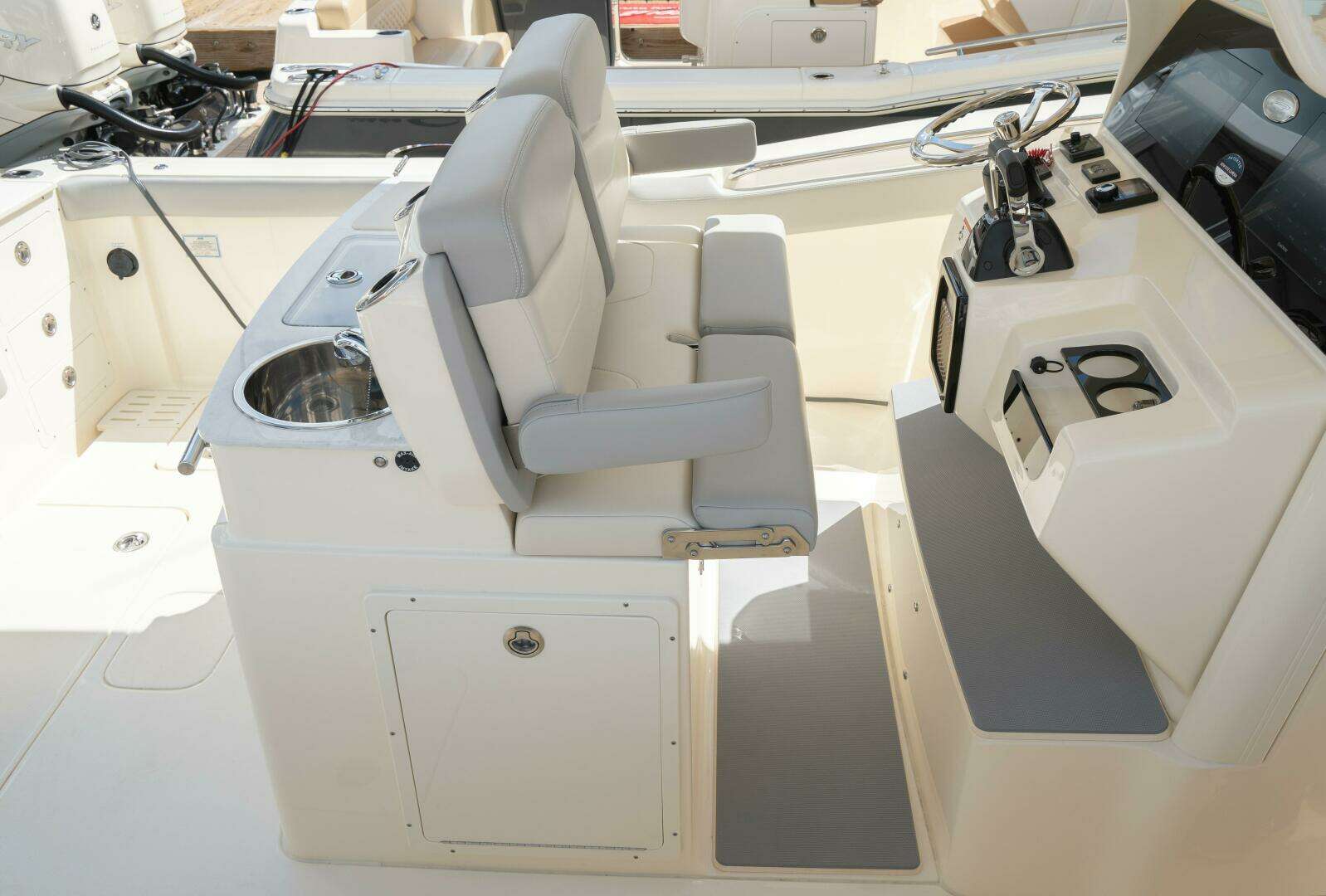 2026 Scout 305 LXF - Image 17