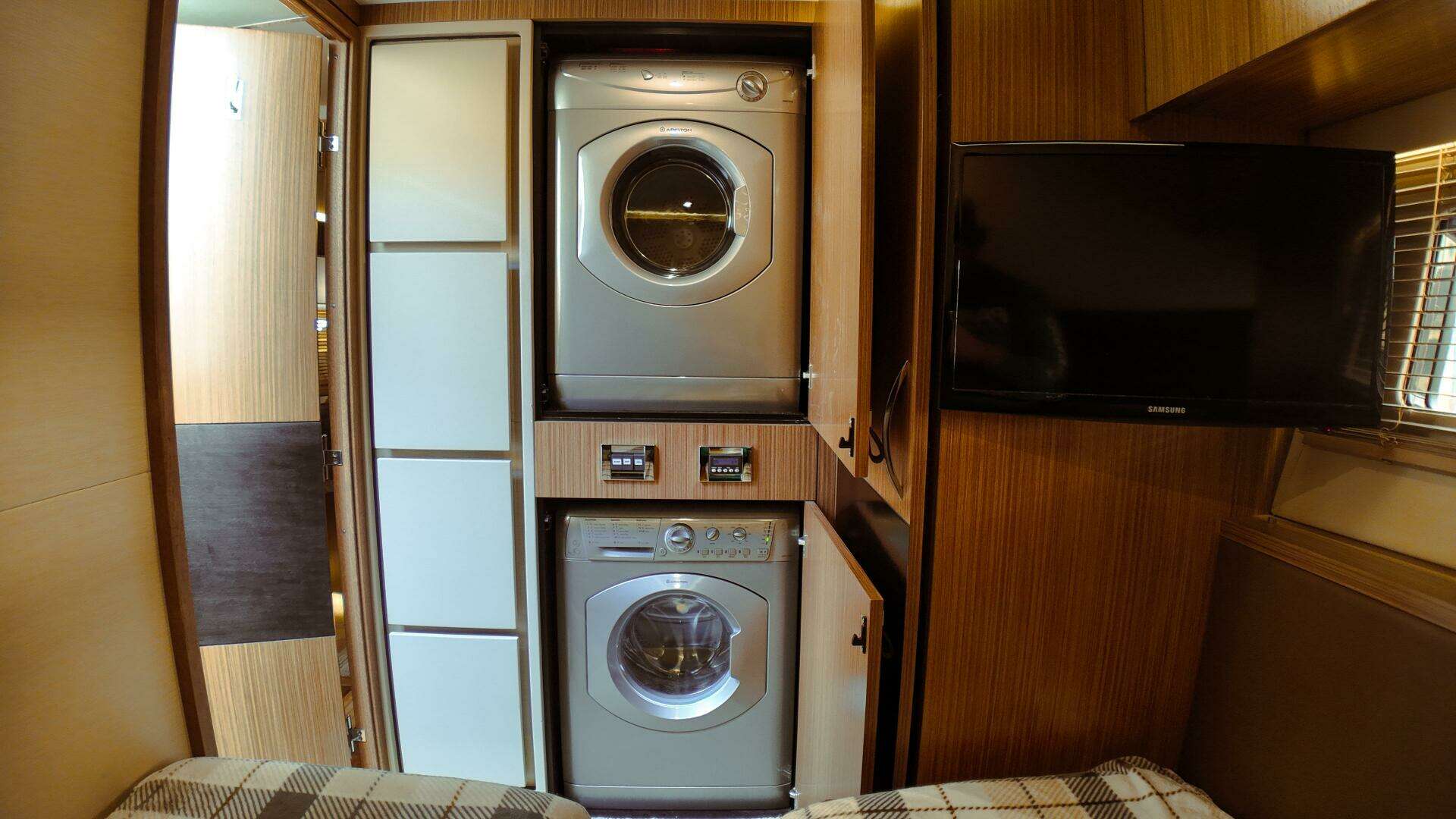 2016 Sea Ray L590 Fly - Image 17