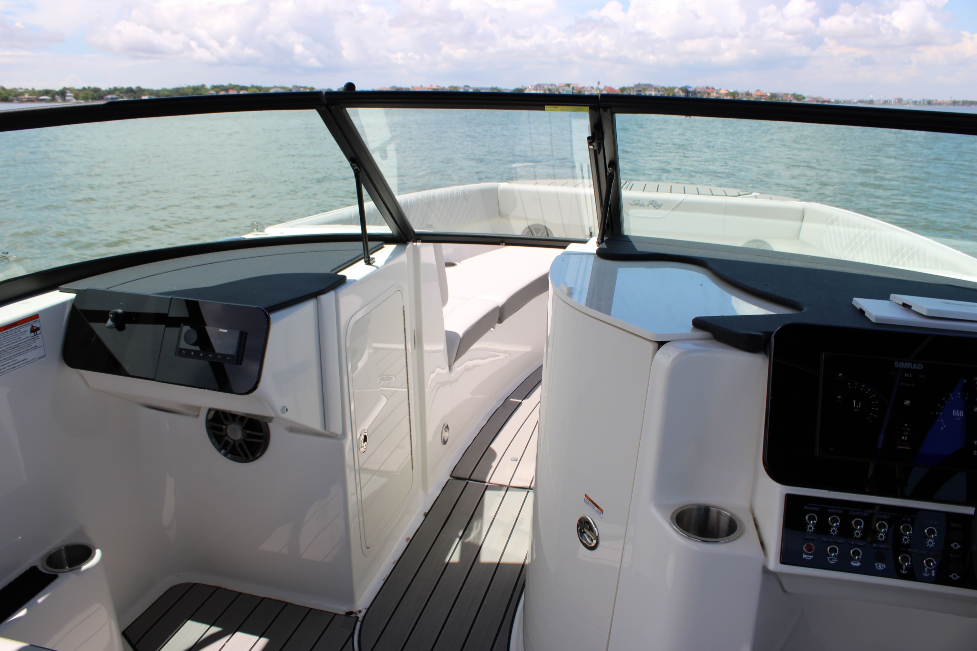 2026 Sea Ray SDX 270 Outboard - 31