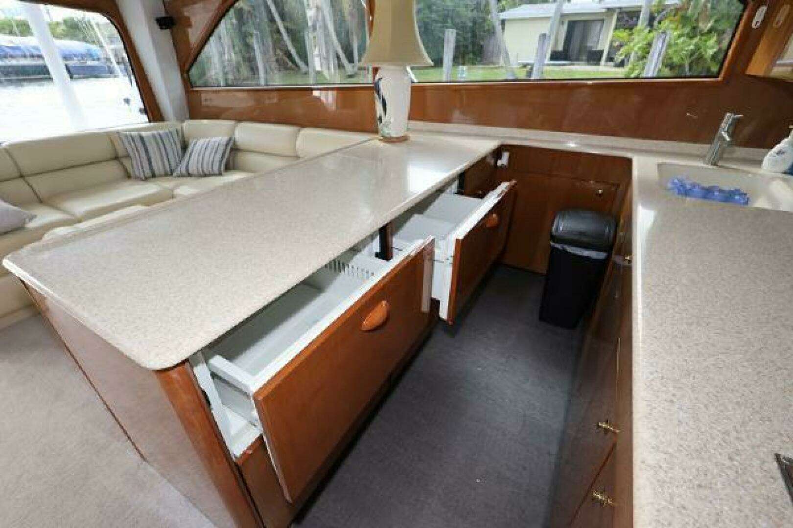 2005 Viking 52 Convertible - Image 20