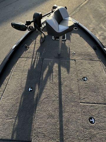 2024 Vexus AVX2080 boat deck with seating and trolling motor.