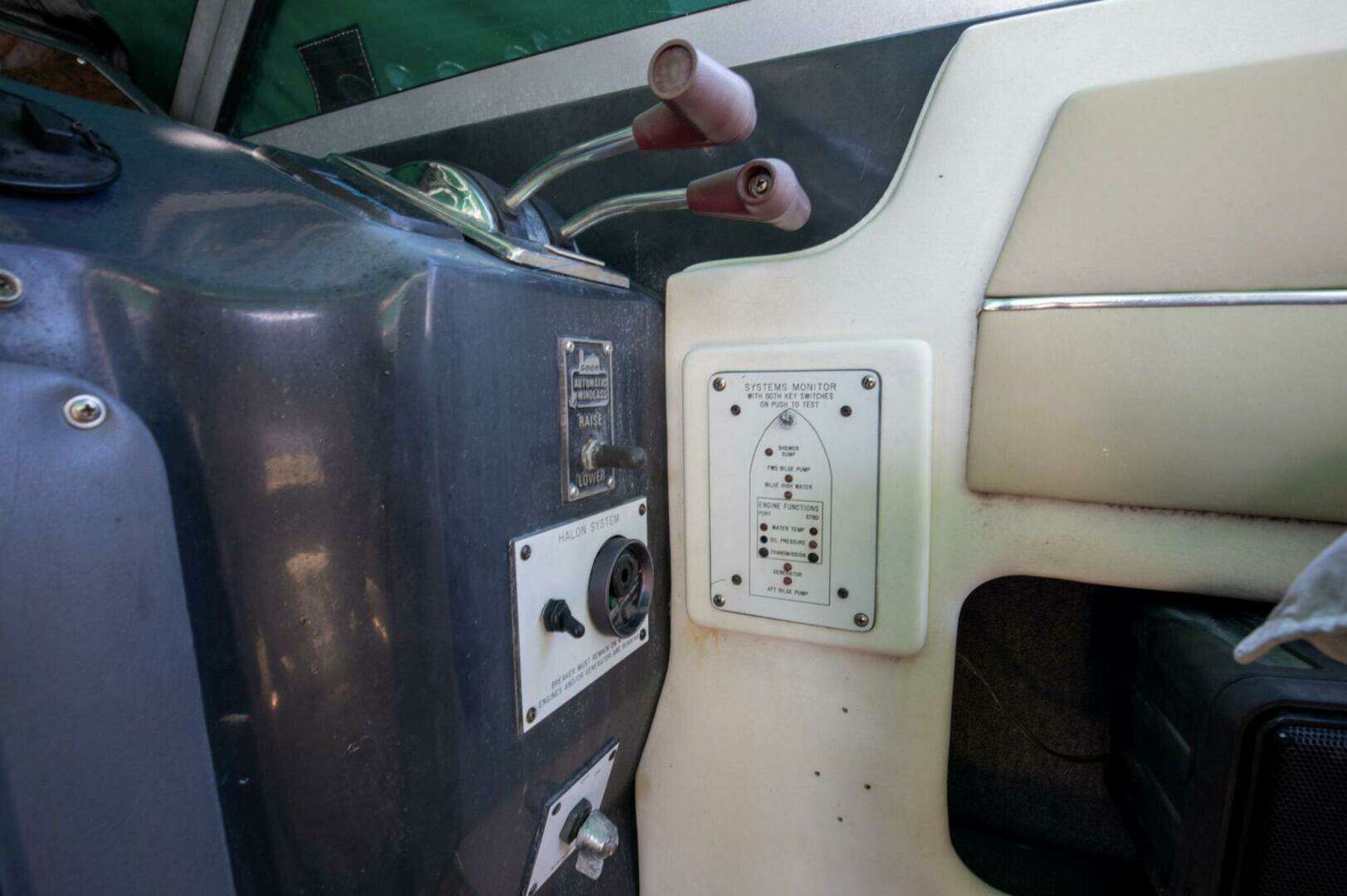 1990 Sea Ray 420 Sundancer - Image 19