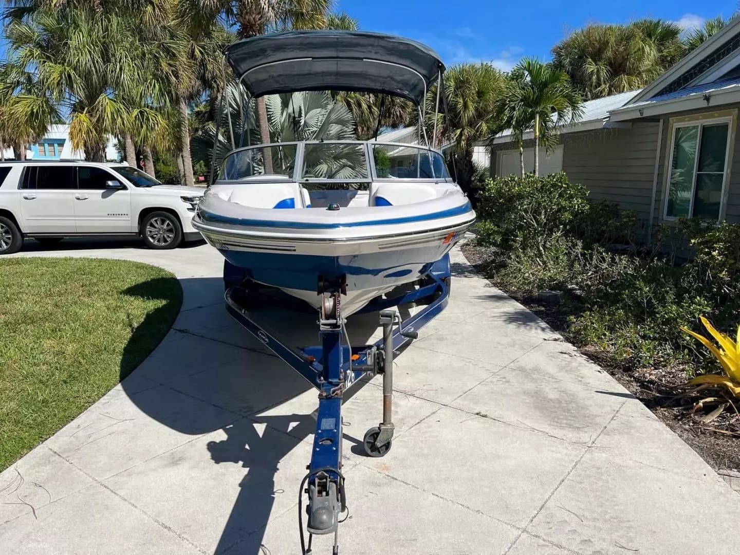 2005 Tahoe T18 Ski Boat - Image 2