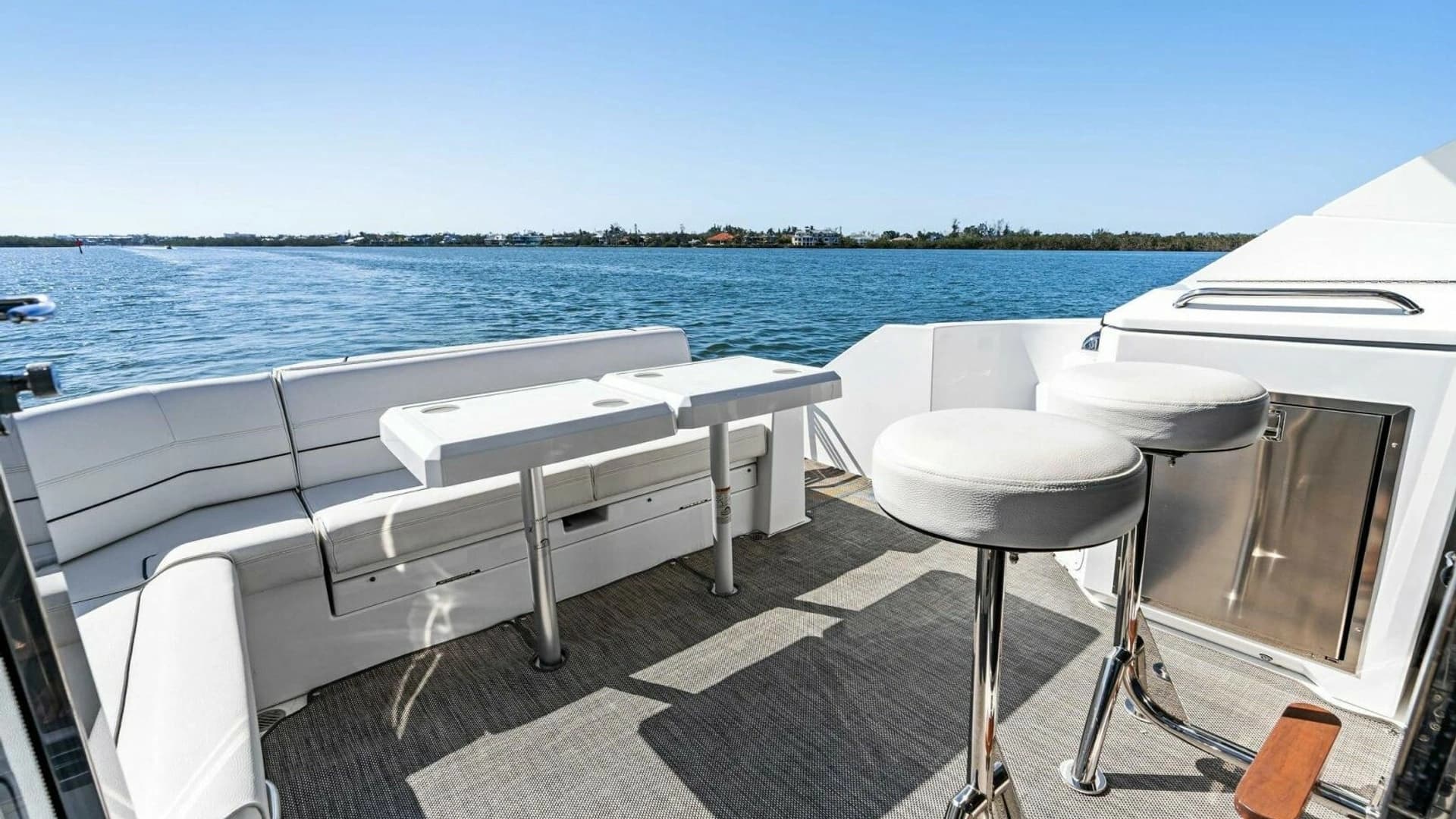 2019 Cruisers Yachts 45 Cantius - Image 17