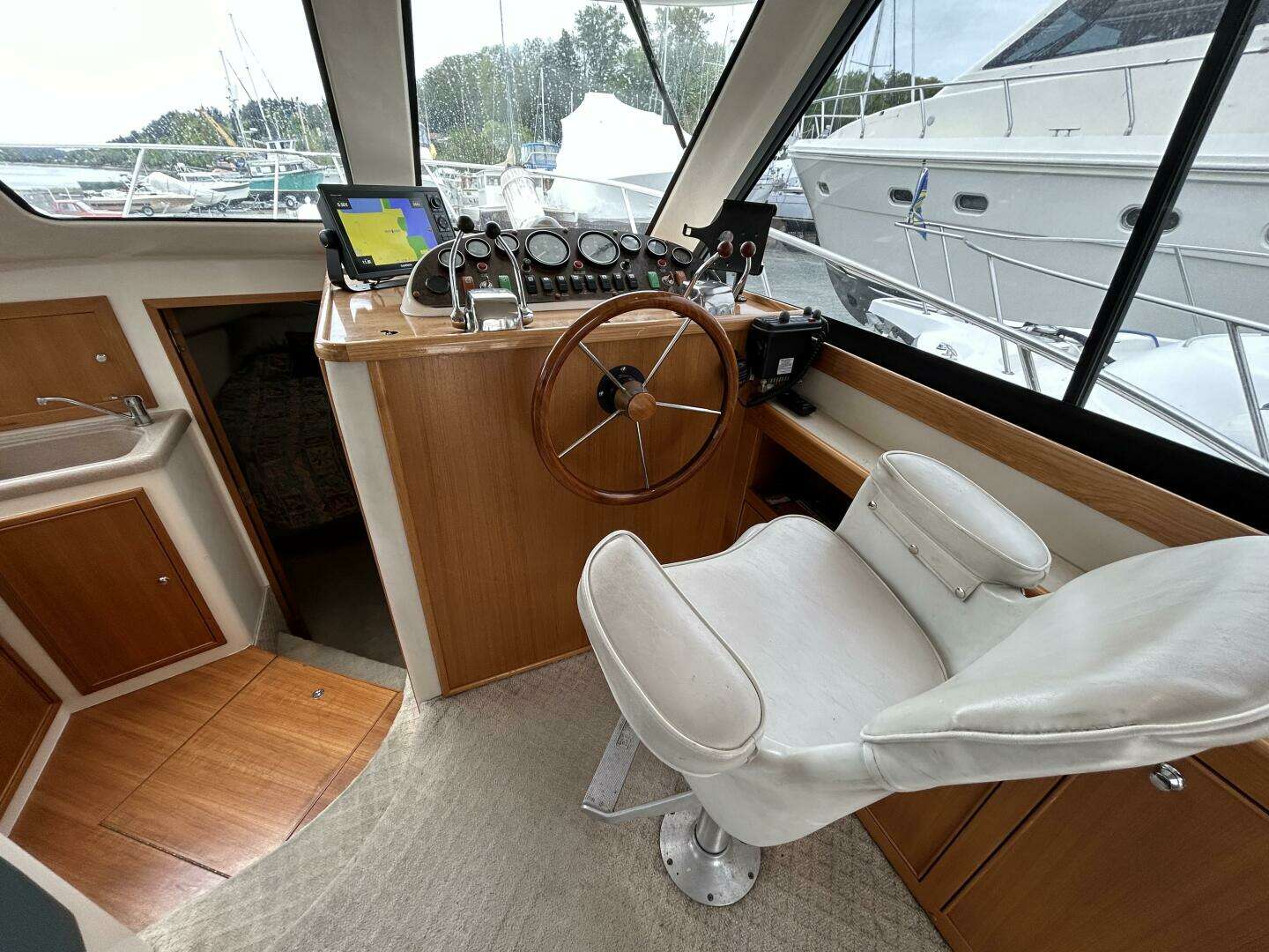 2000 Riviera 34 Convertible - Image 9
