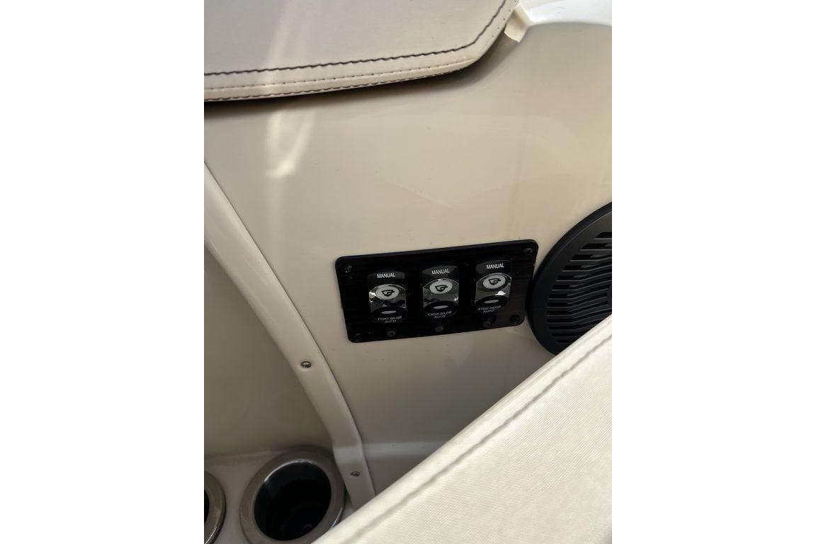 Control panel on 2021 Bennington 27 QXSBWA X2 boat interior.
