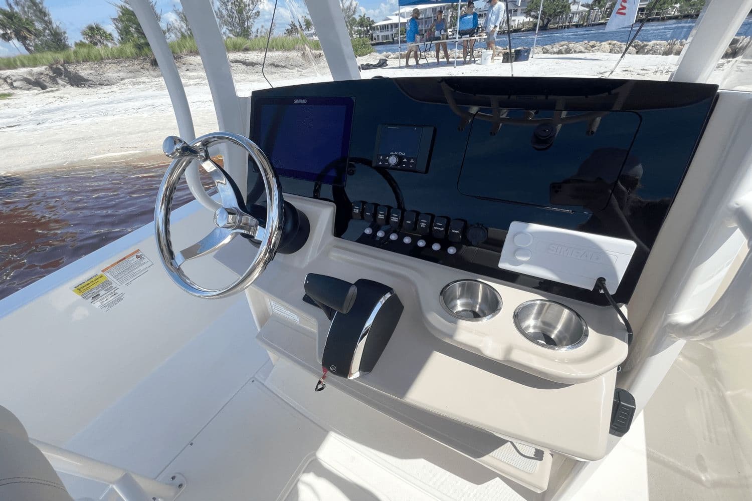 2026 Boston Whaler 220 Dauntless - 13