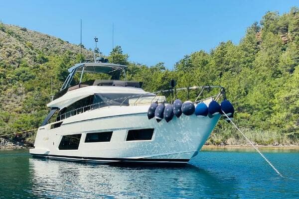 2020 Ferretti Yachts 670