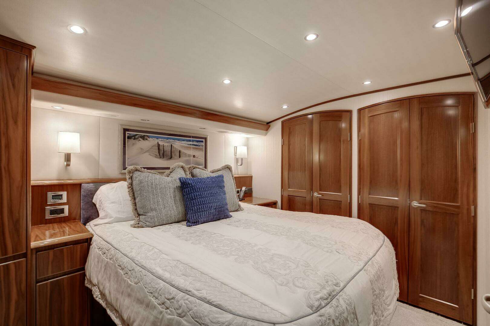 2019 Viking 62 Convertible - Image 8
