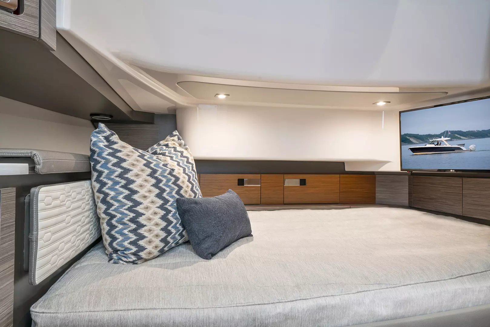 2021 Tiara Yachts 43LS - Image 24