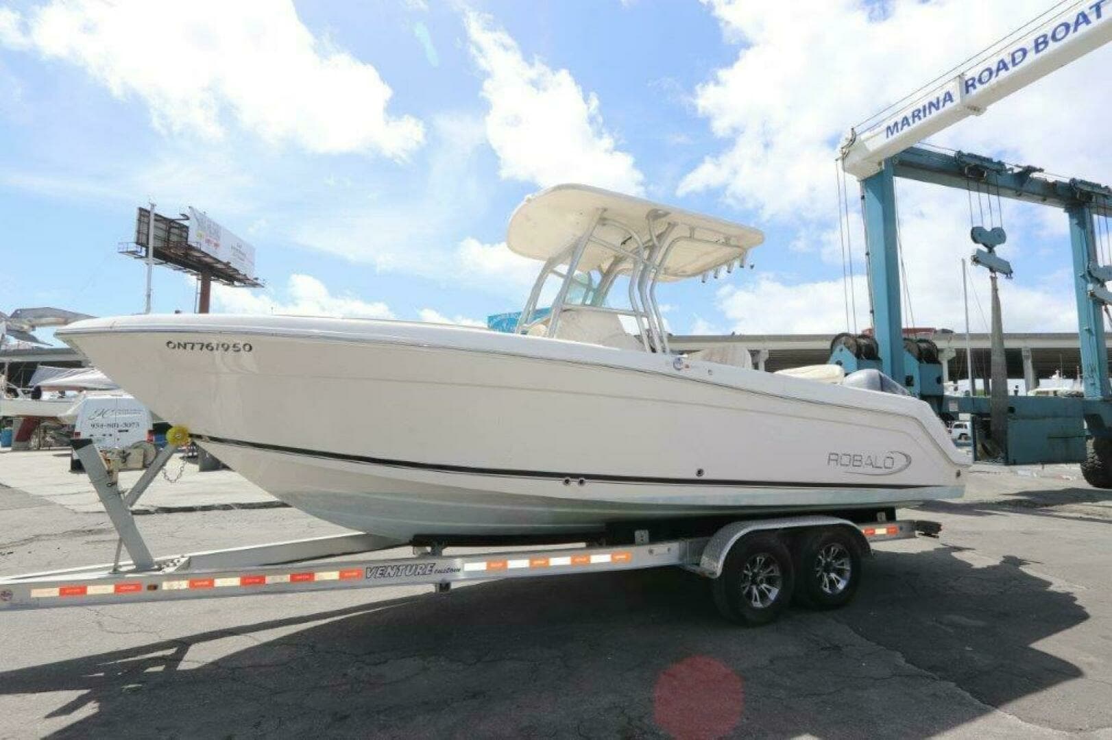 2017 Robalo R260 Center Console - Image 7