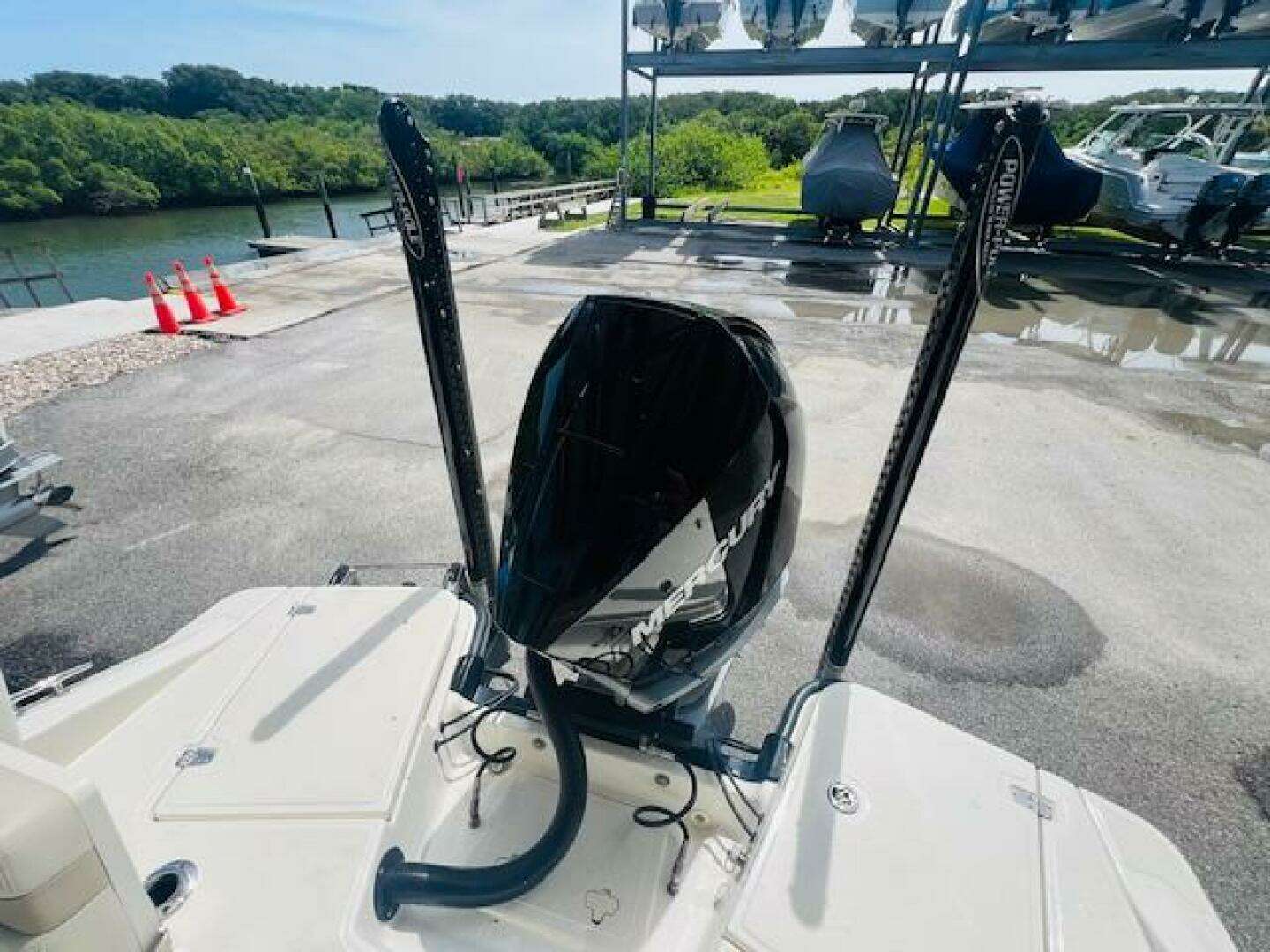2023 Boston Whaler 250 Dauntless - Image 19
