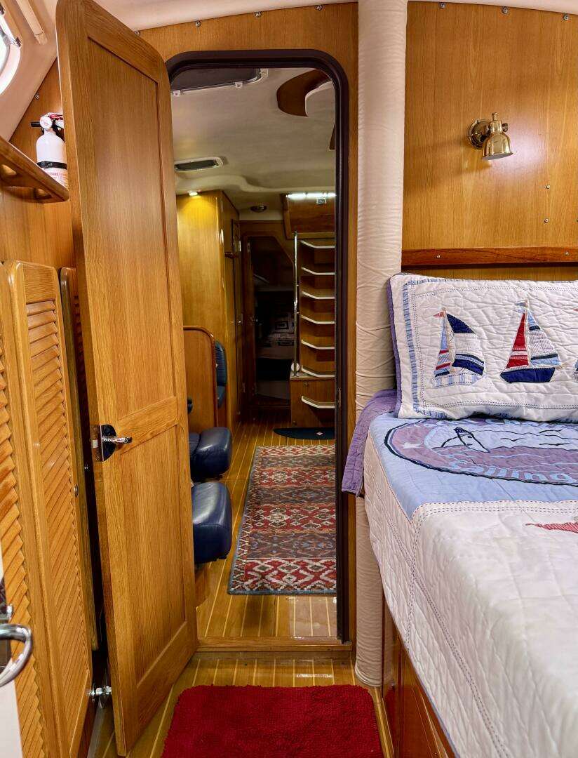 2005 Catalina 470 - Image 36