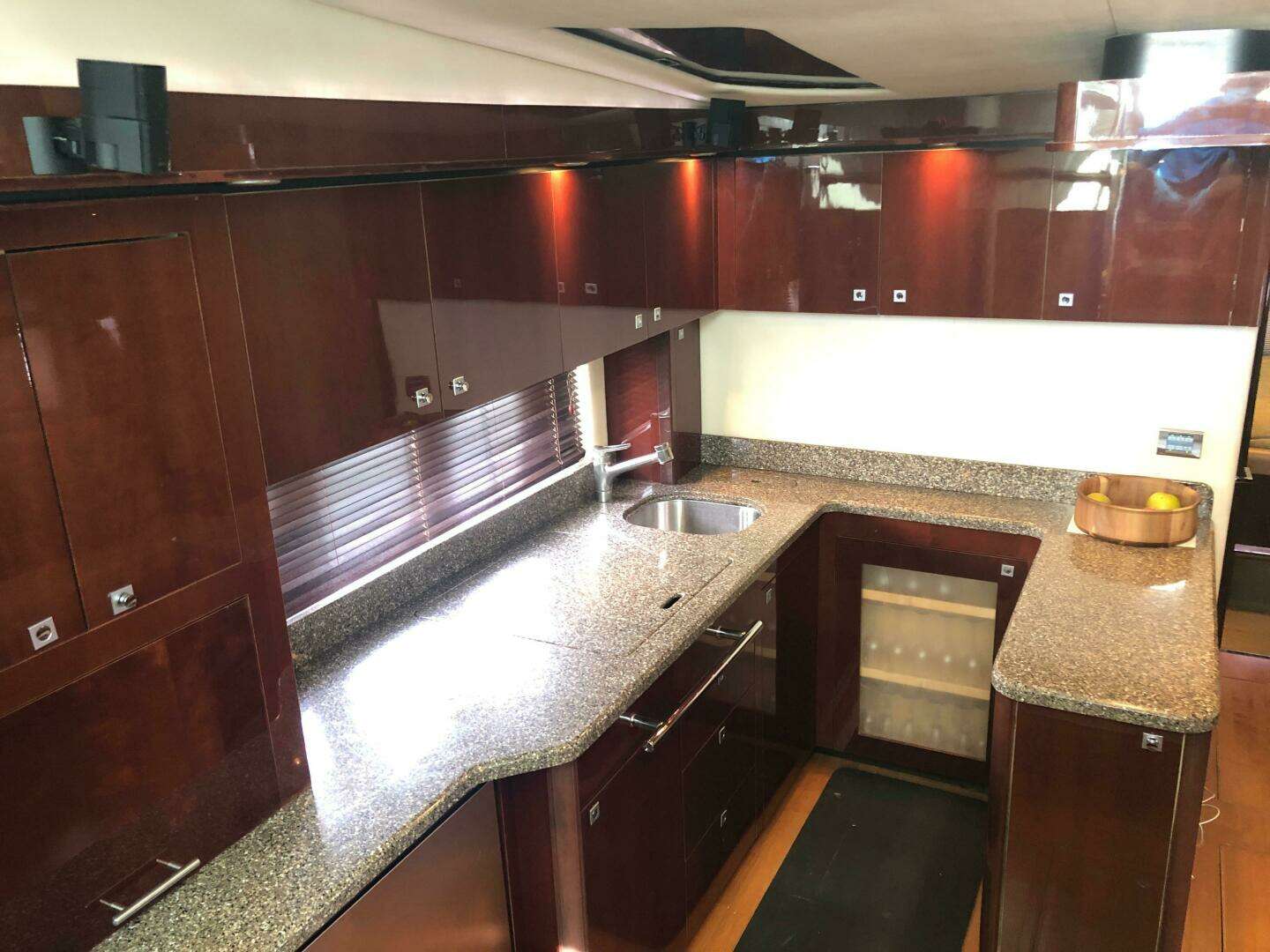 2008 Sea Ray 55 Sundancer - Image 23