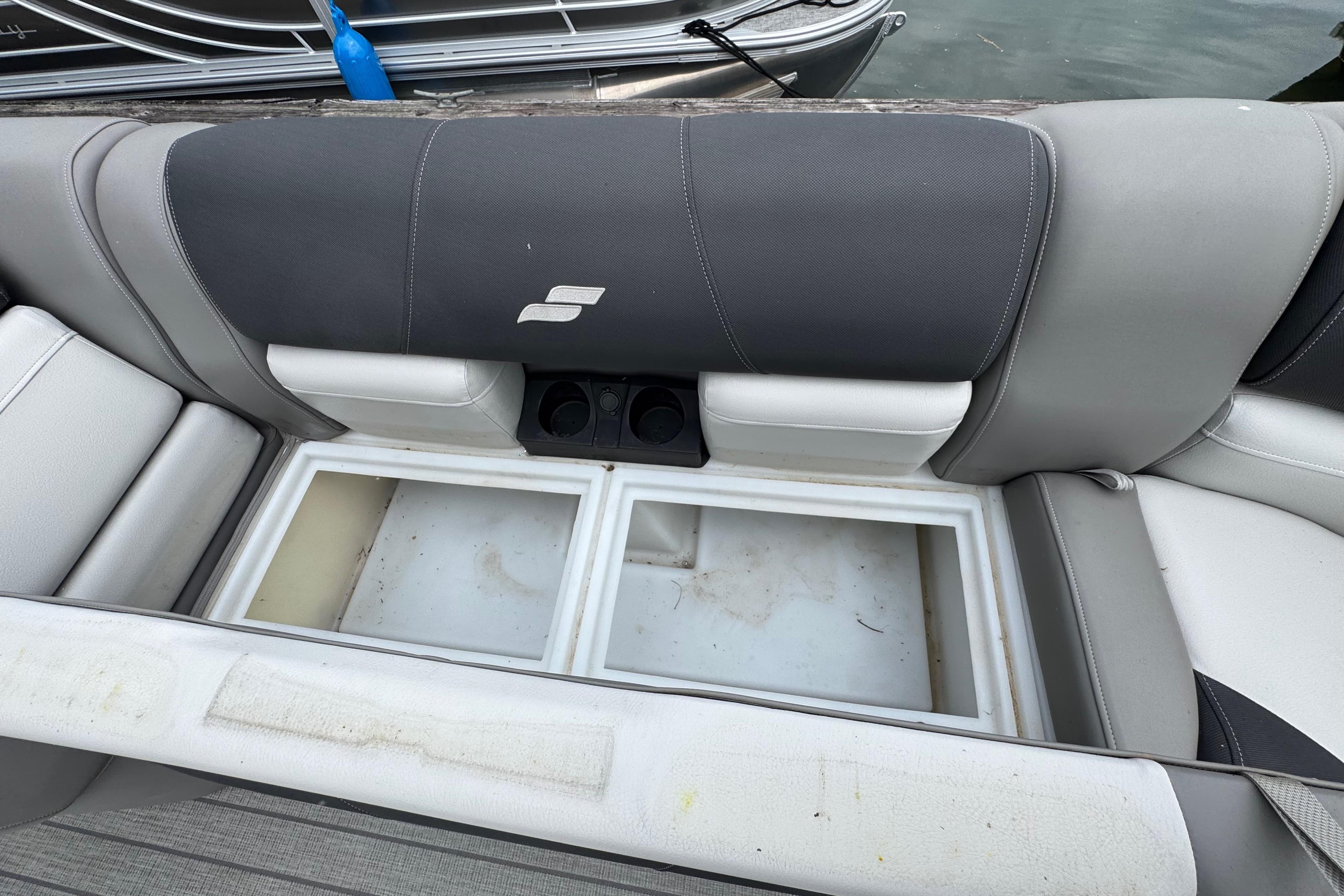 2023 Starcraft MX 25 DL DH boat seat with storage compartment and cup holders.