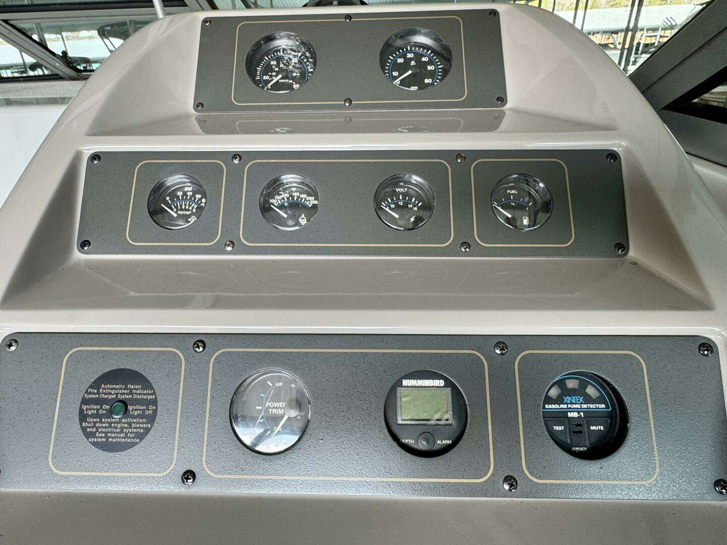 1994 Chaparral Signature 27 Cabin Cruiser - Image 21