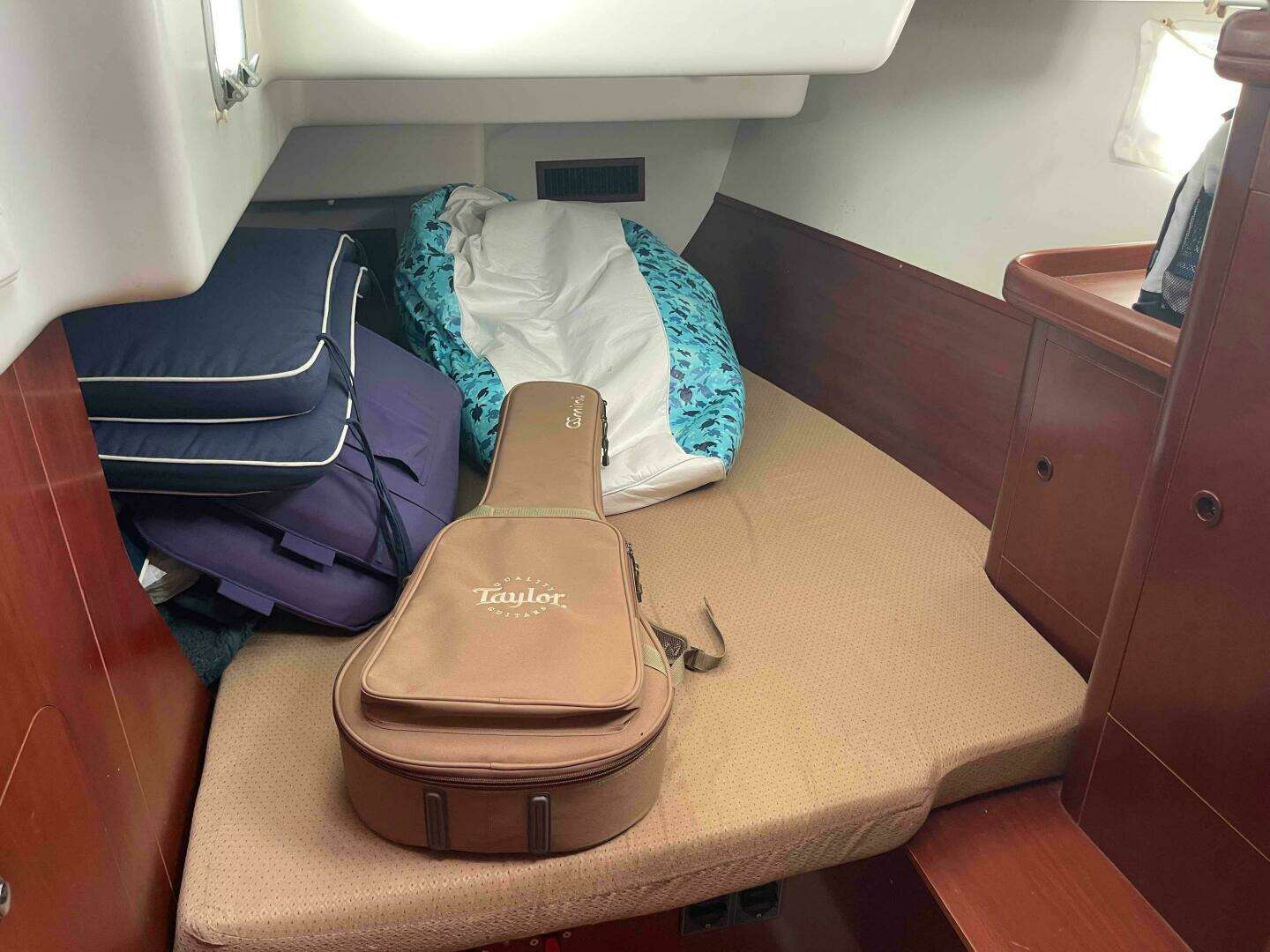 2004 Beneteau Oceanis 473 - Image 10