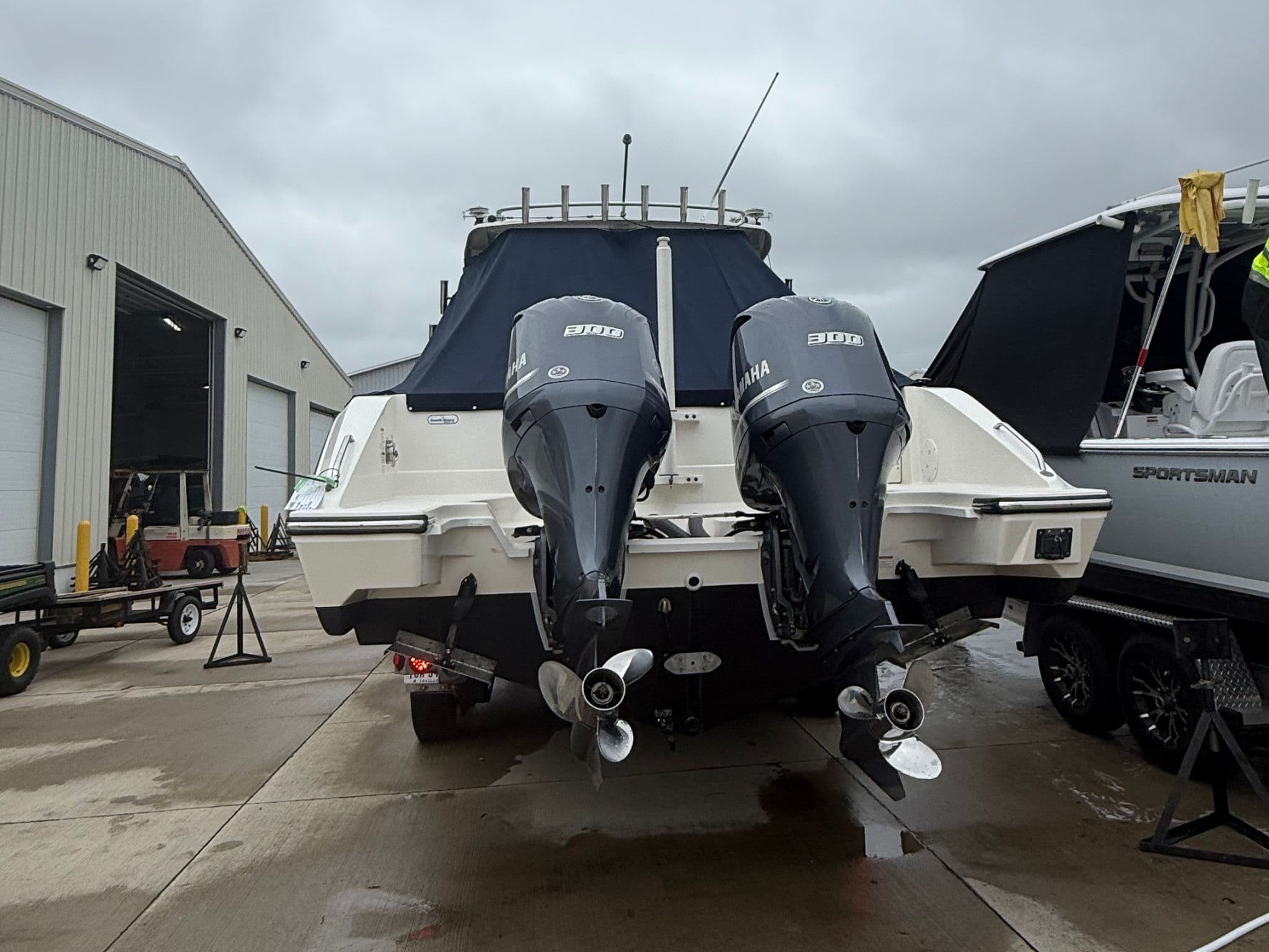 2016 PURSUIT 325 DC - Image 2