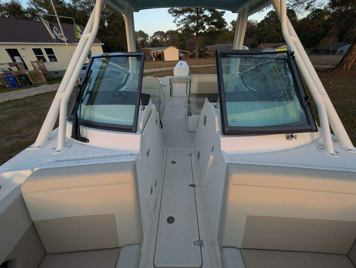 2023 Boston Whaler 240 Vantage - Image 36
