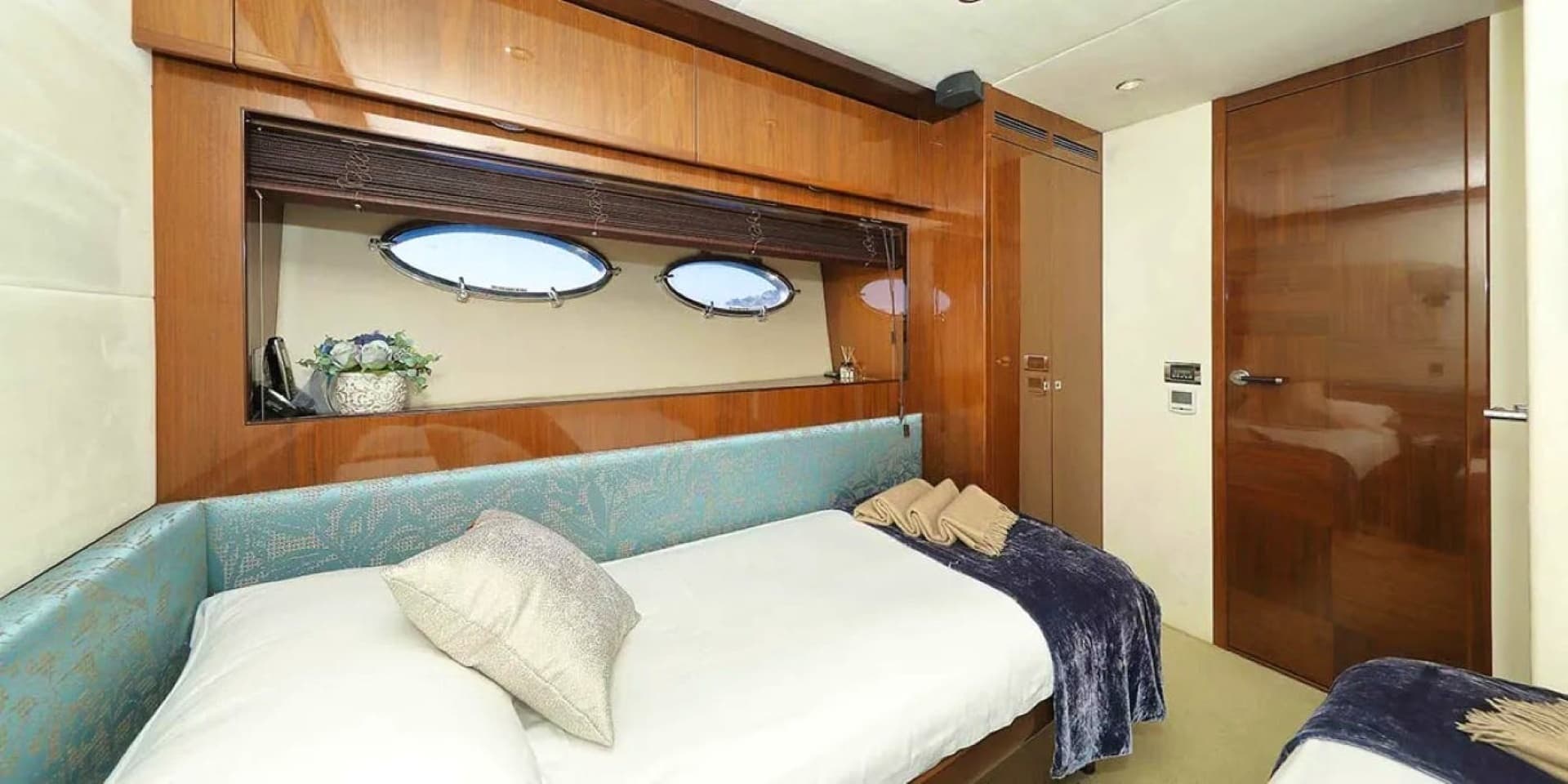 2011 Princess Yachts Princess V85 - Image 12