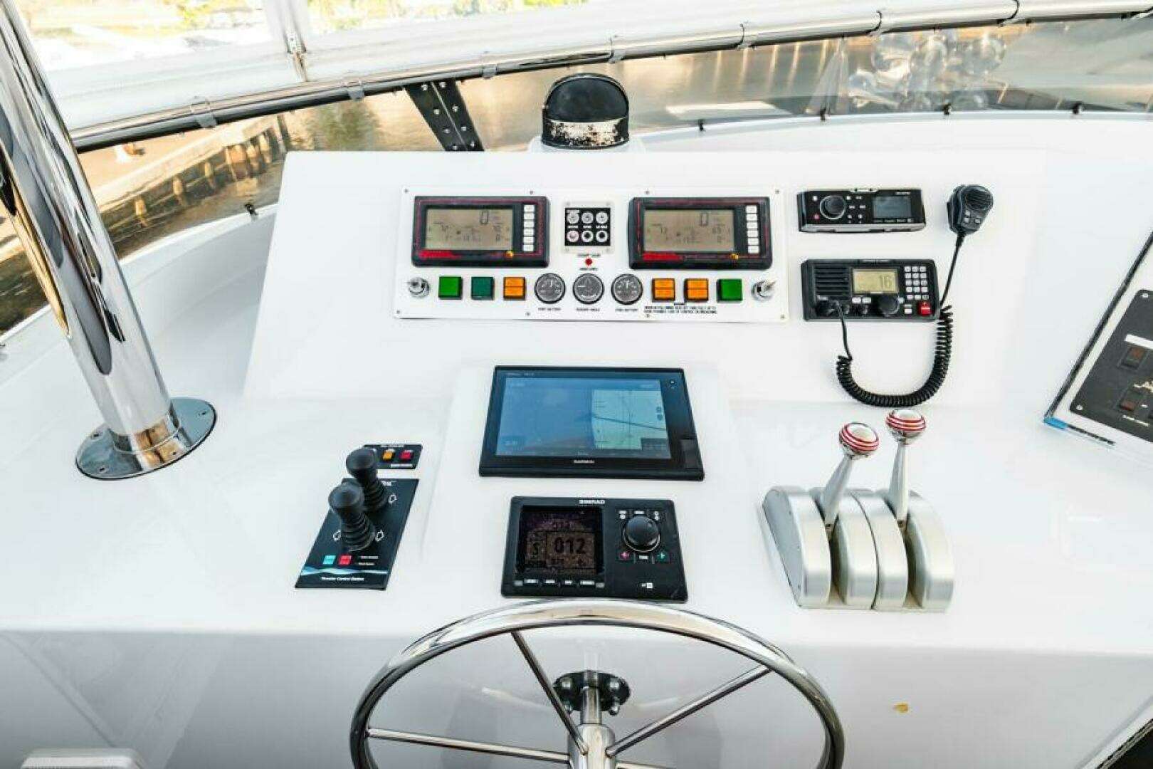 1995 Hatteras Flybridge Motor Yacht - Image 90