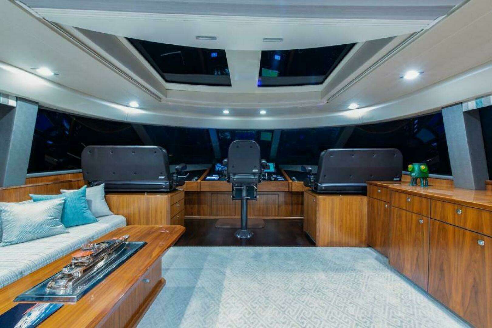 2018 Viking Enclosed Flybridge - Image 45