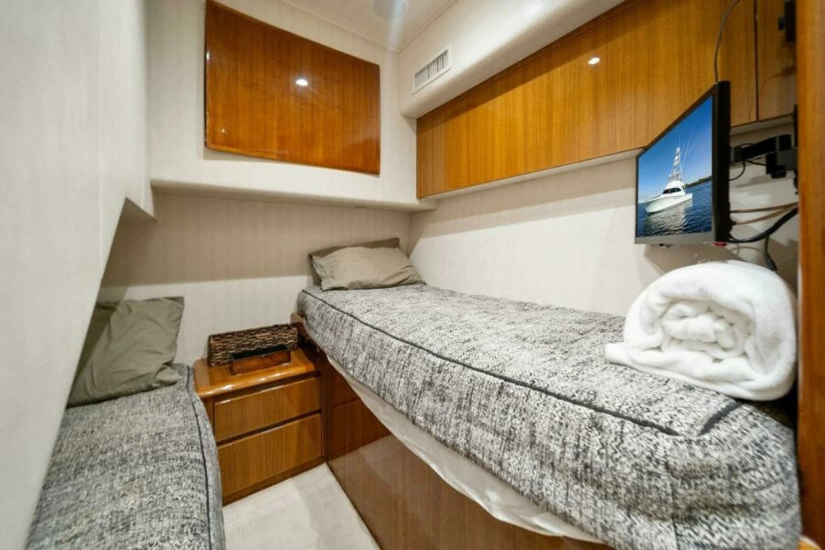2016 Viking 55 Convertible - Image 22