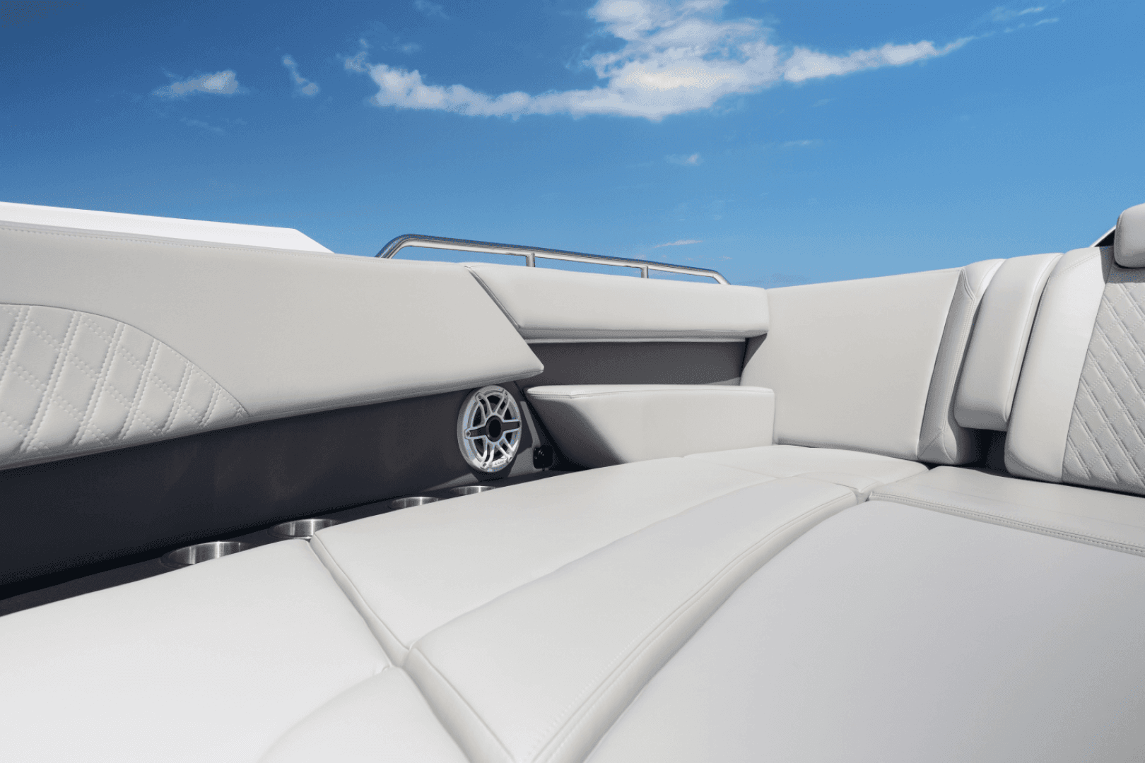 2026 Cruisers Yachts 50GLS OB - Image 73