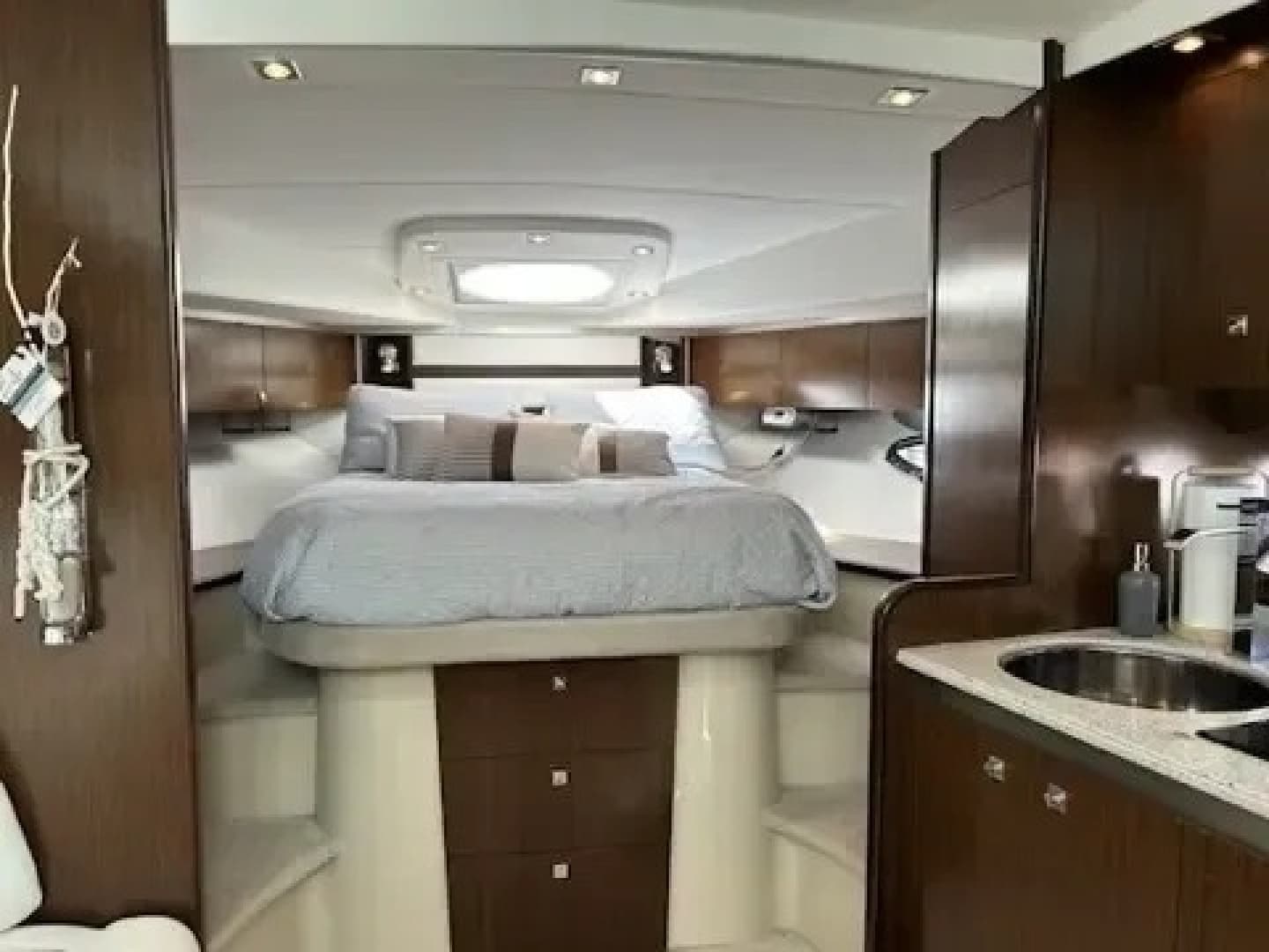 2011 Cruisers Sports Coupe 420 - Image 30