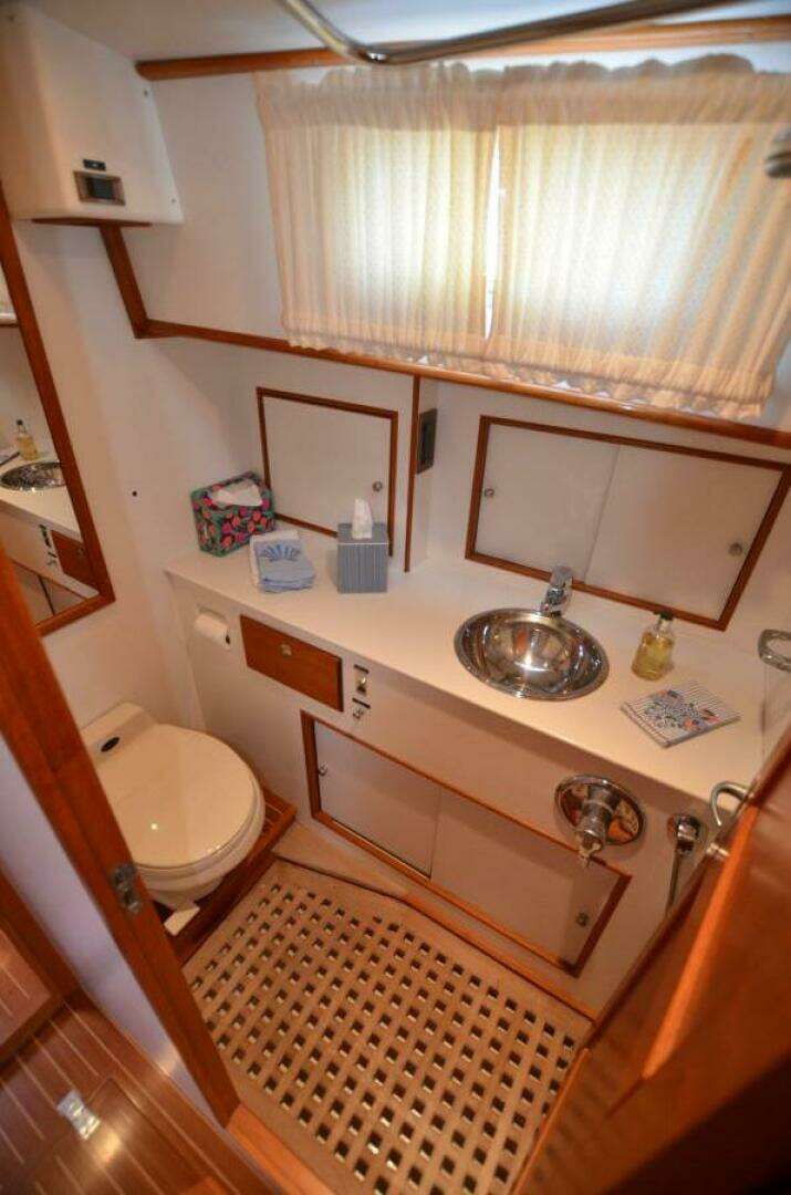 2000 Grand Banks Eastbay HX - Image 40