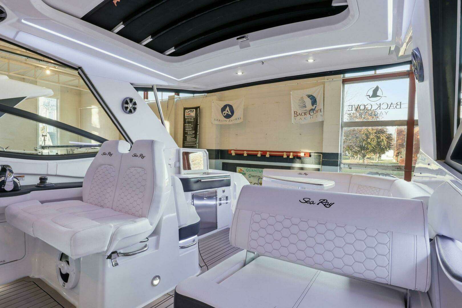2019 Sea Ray 320 - Image 6