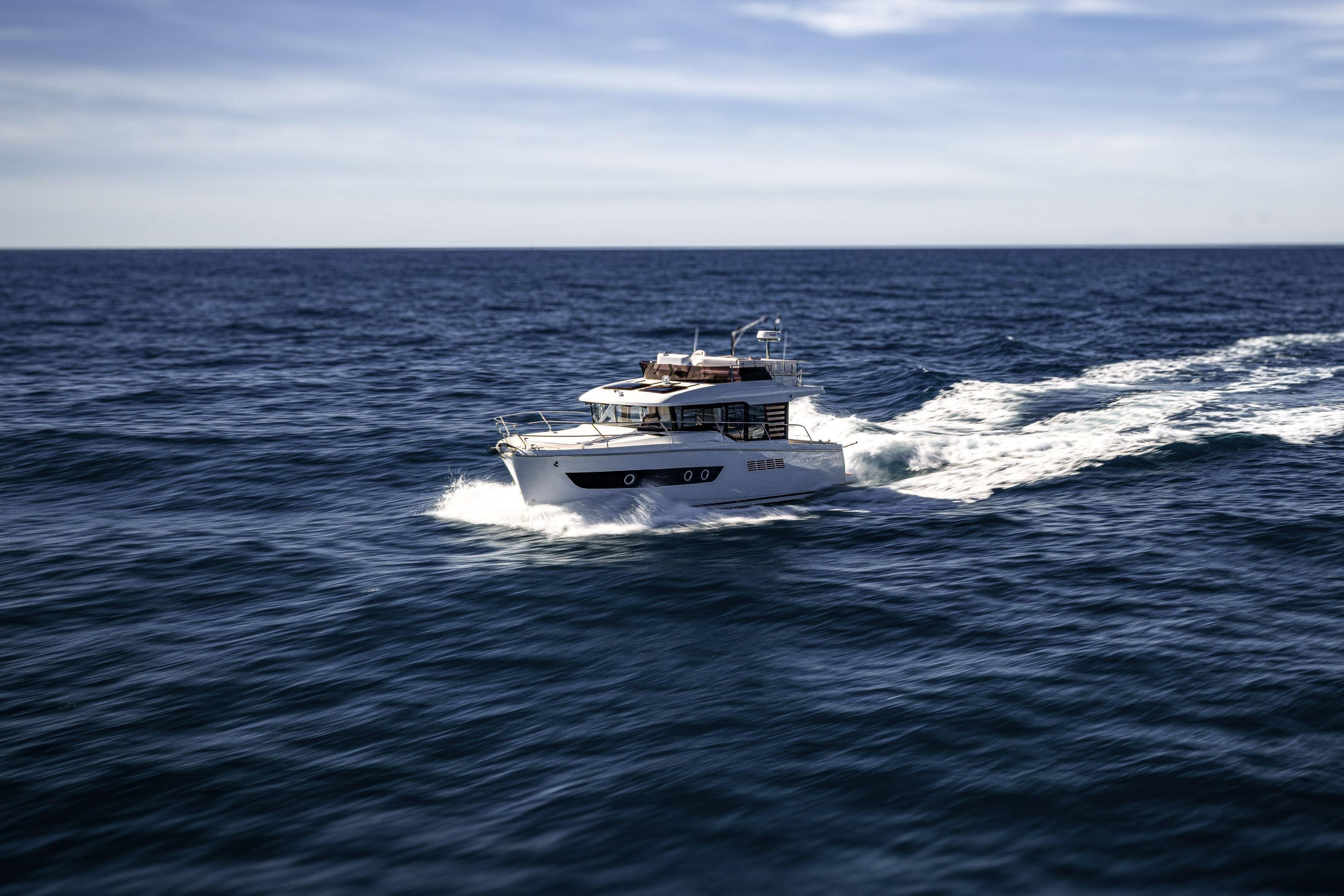2026 Beneteau Swift Trawler 37 Fly - 19