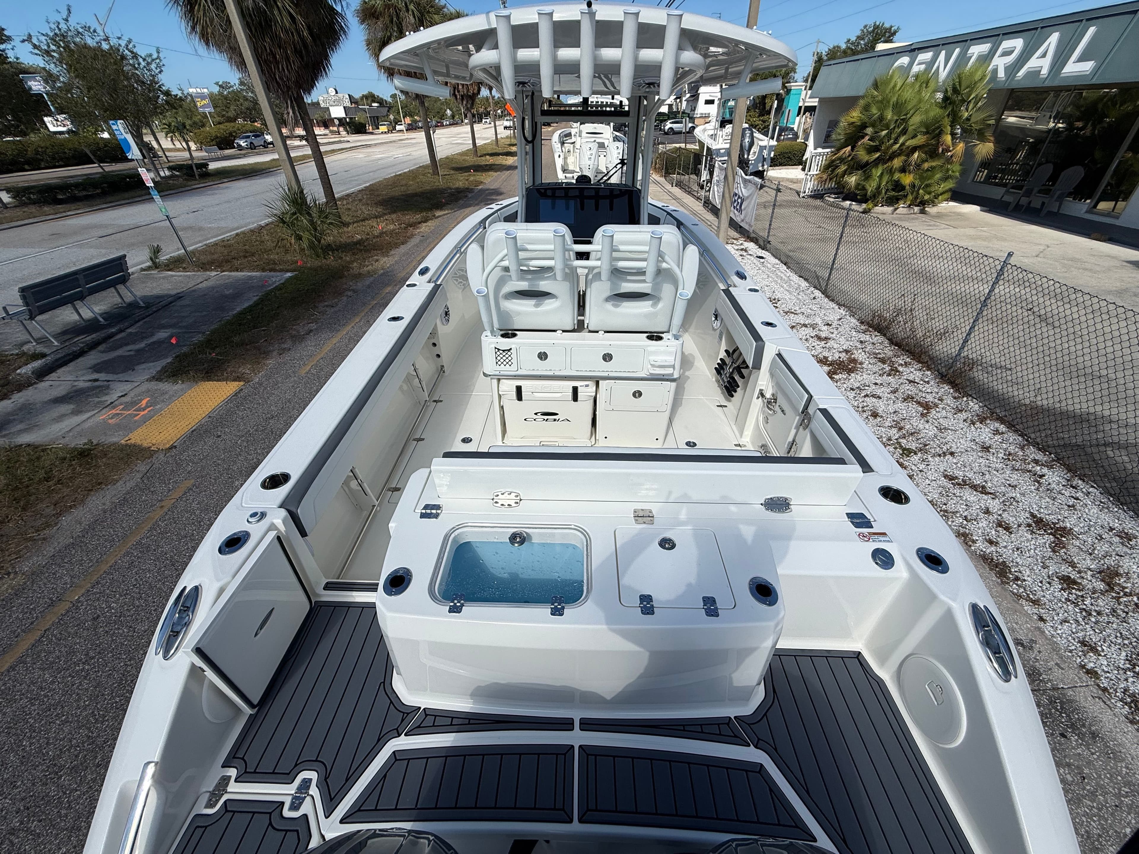 2026 COBIA 265 CC - Image 5