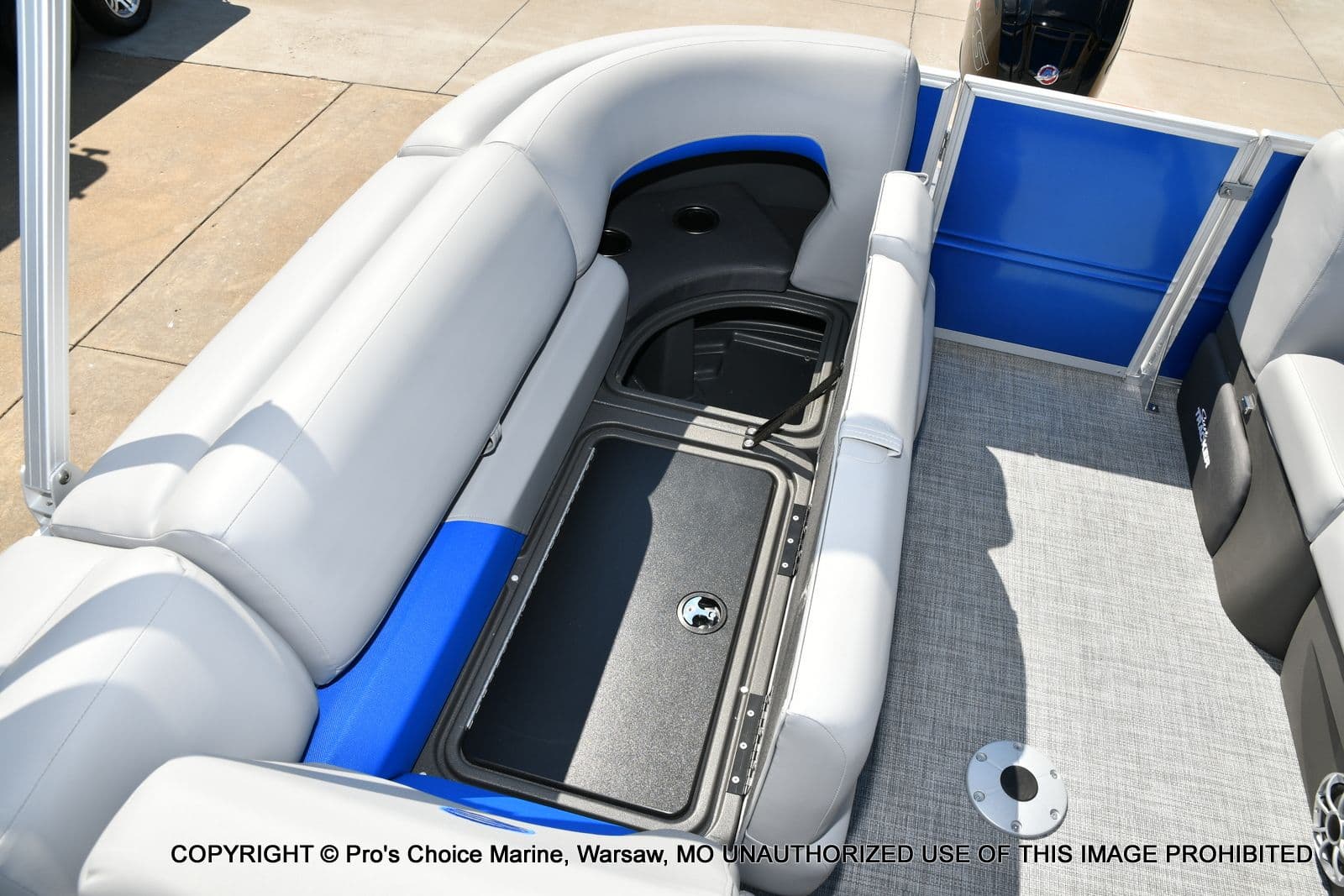 2026 Sun Tracker Party Barge 22 DLX - 37