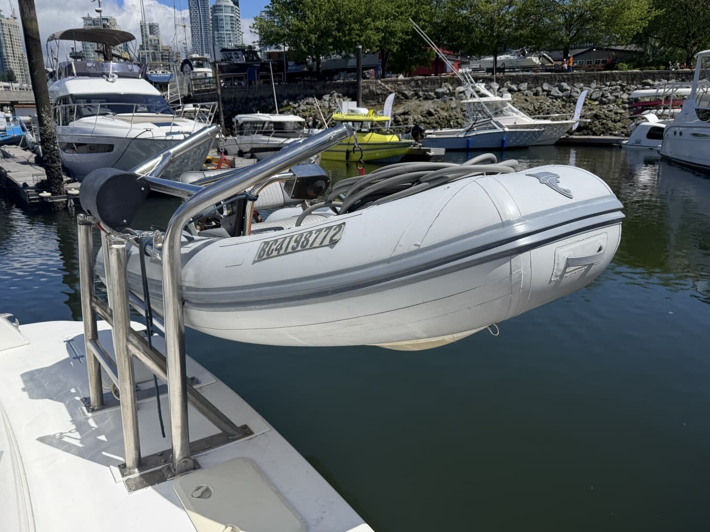 2001 Cruisers Yachts 5000 Pilothouse - Image 34