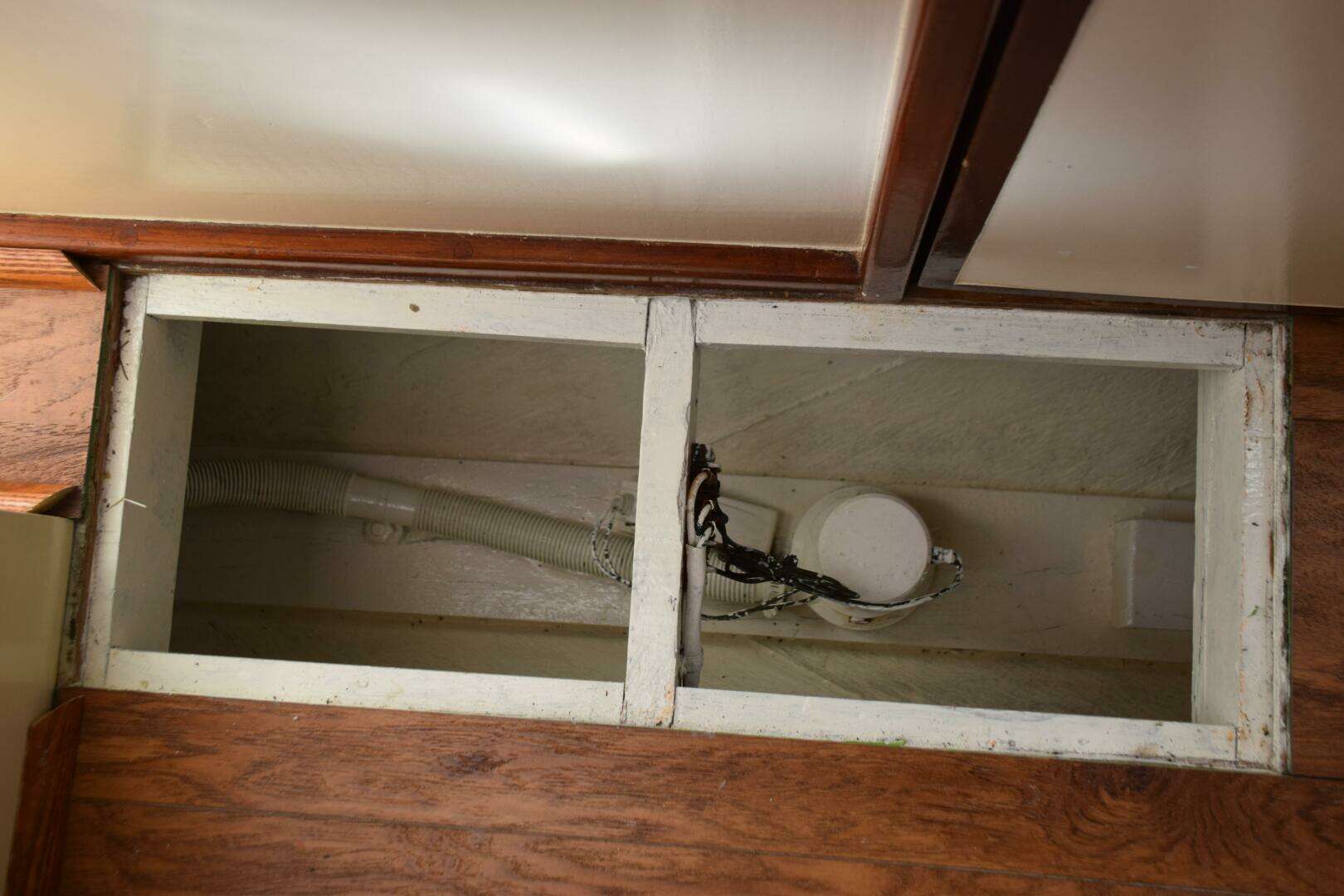 1982 Whiticar Flybridge Convertible - Image 63