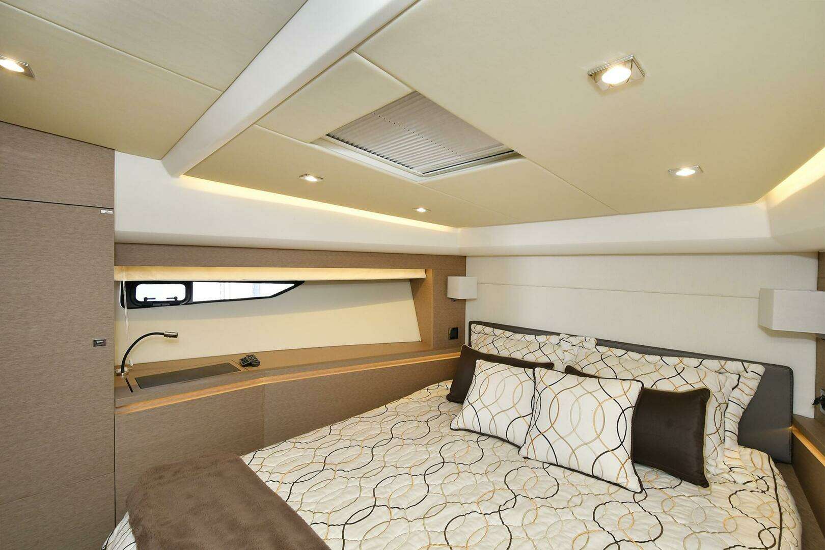 2018 Prestige 560 Fly - Image 50