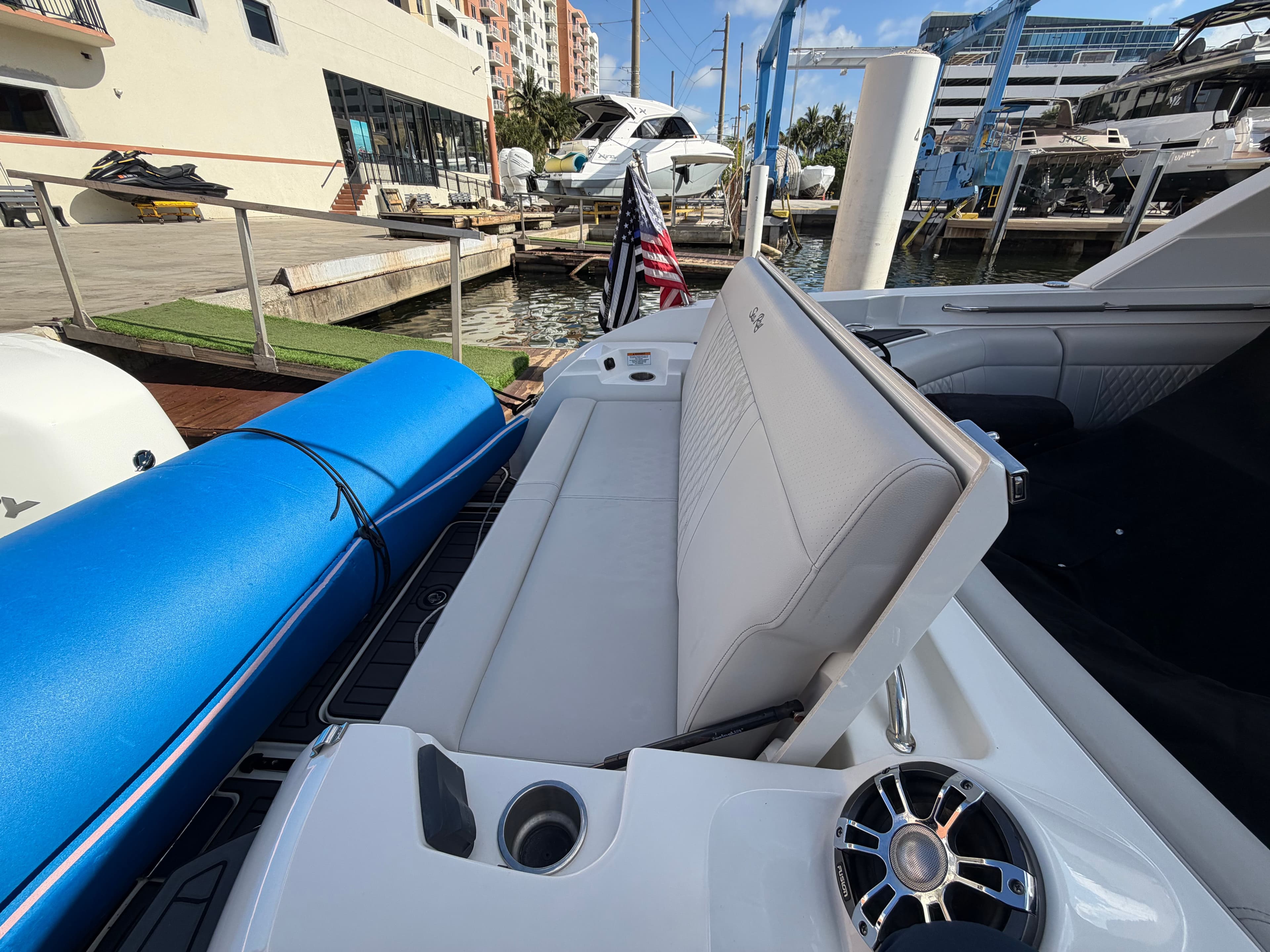 2023 Sea Ray SLX 350 Outboard - 22