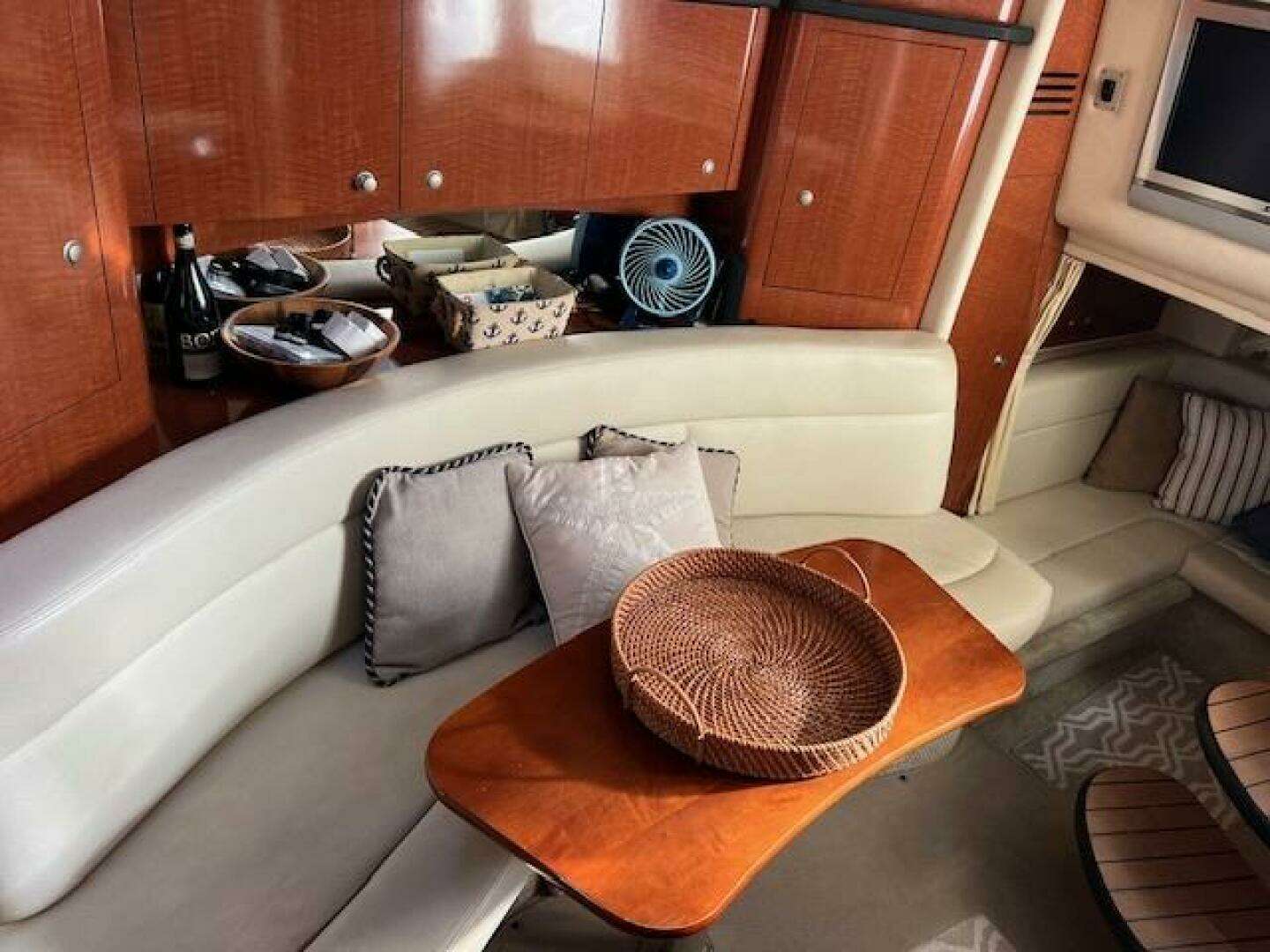 2005 Sea Ray 320 Sundancer - Image 22