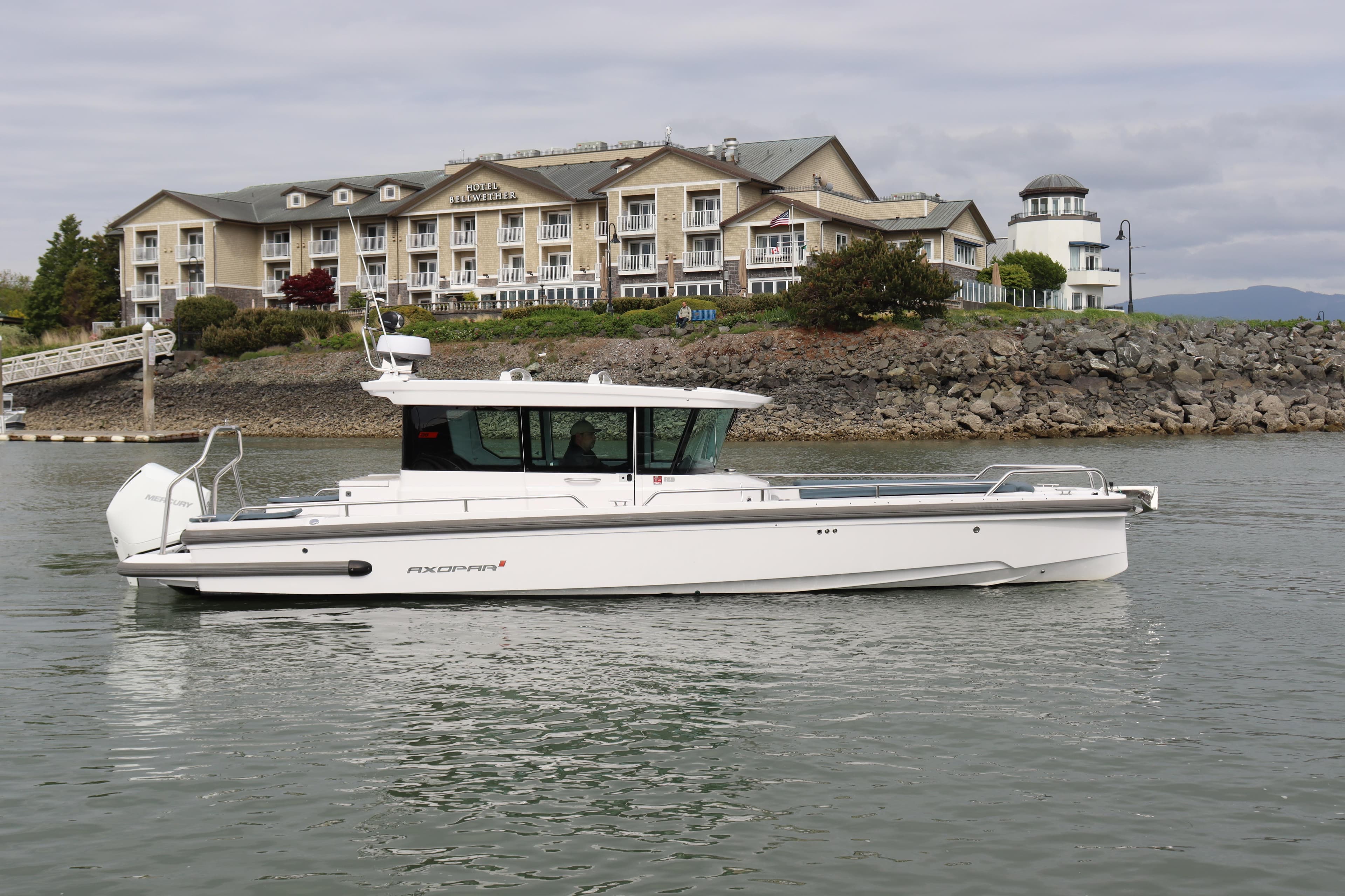 2022 Axopar 28 Cabin