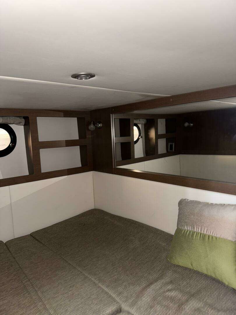 2016 Sea Ray 350 Sundancer - Image 127